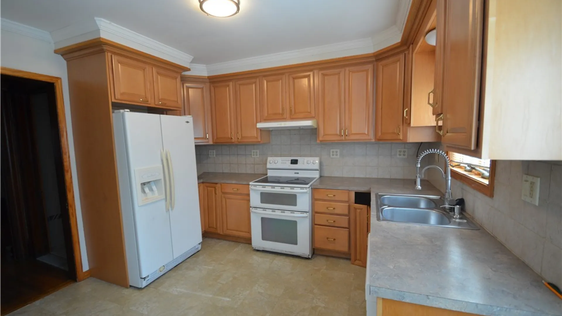 Property at 210 Lincoln Park Drive, Syracuse, NY 13203 16