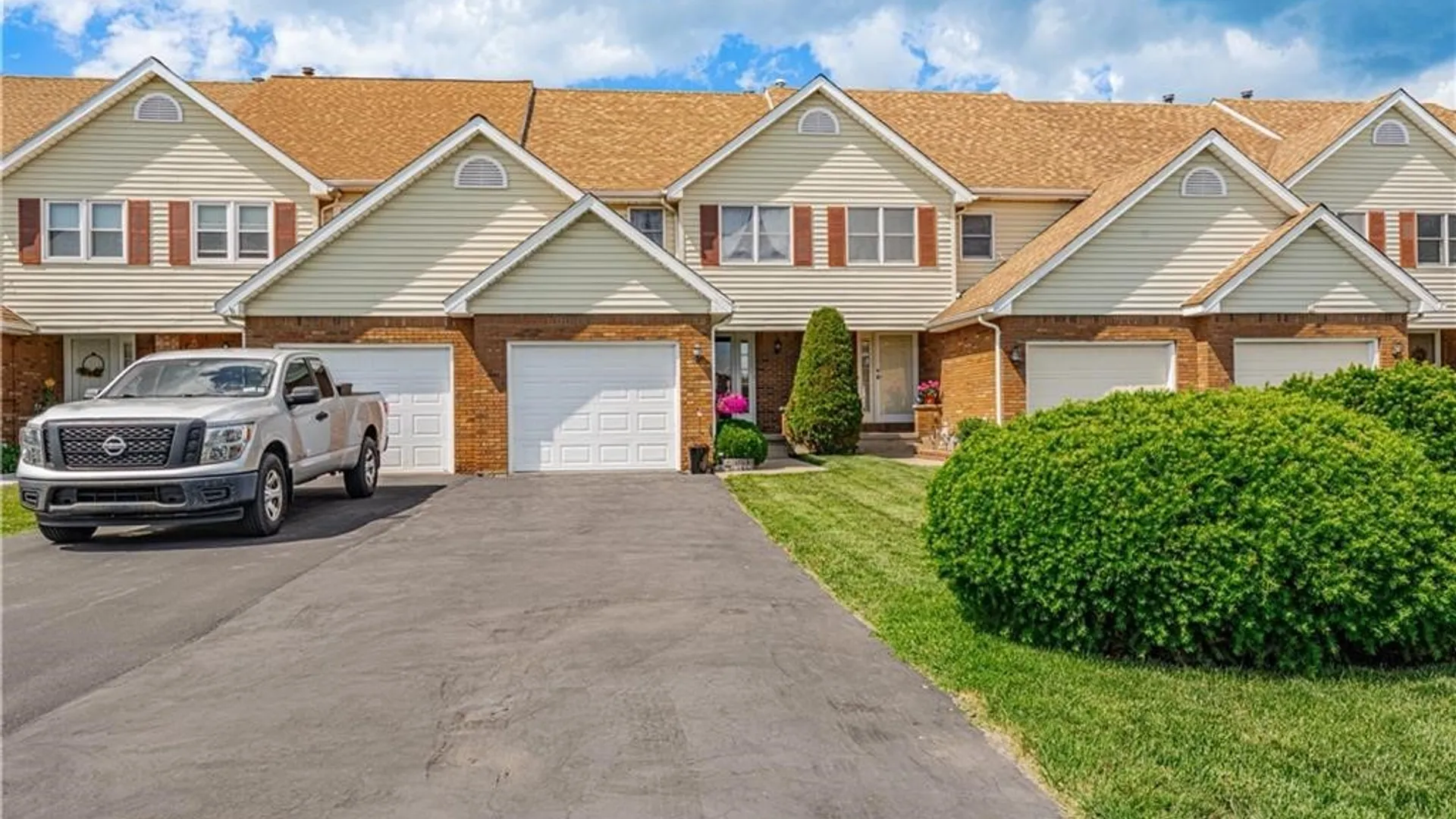 Property at 2735 Alder Creek Drive, Wheatfield, NY 14120 4