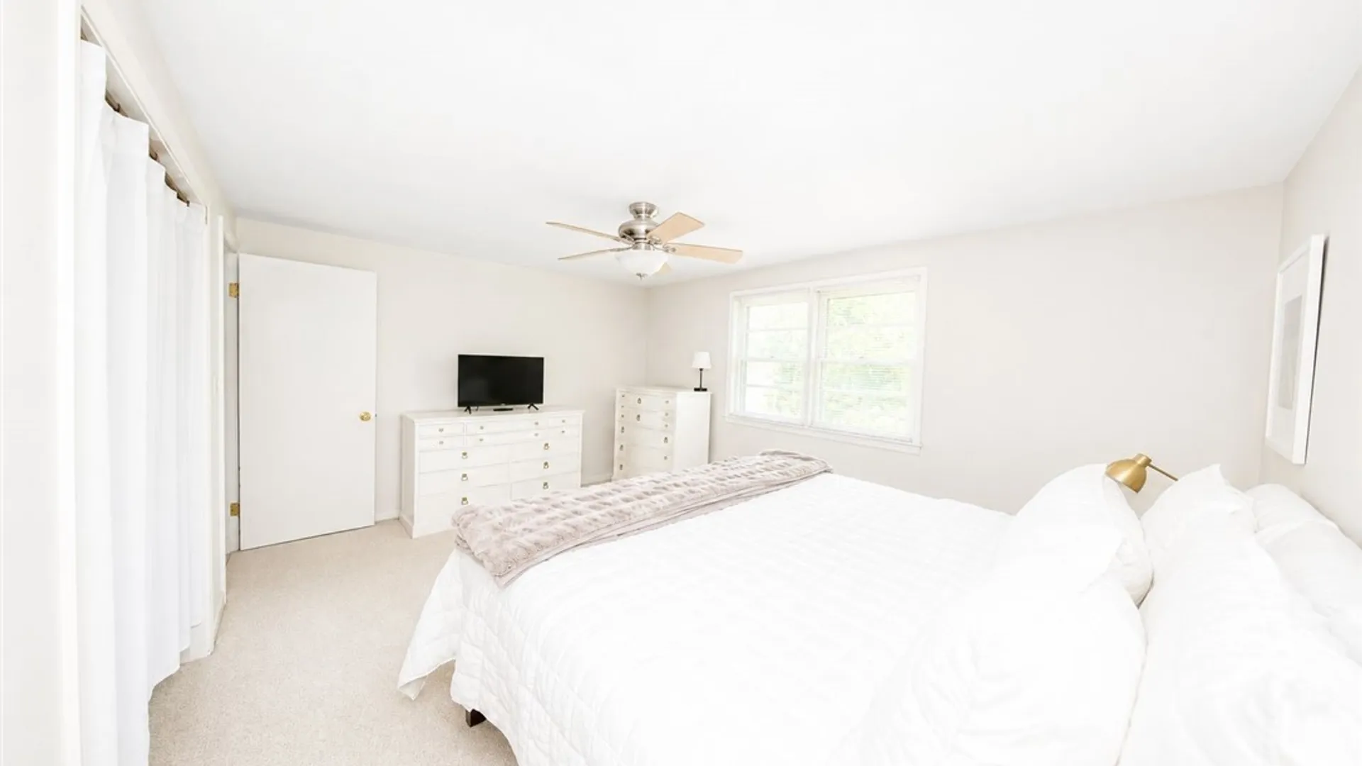 Property at 1330 Meadowbrook Drive, Syracuse, NY 13224 24
