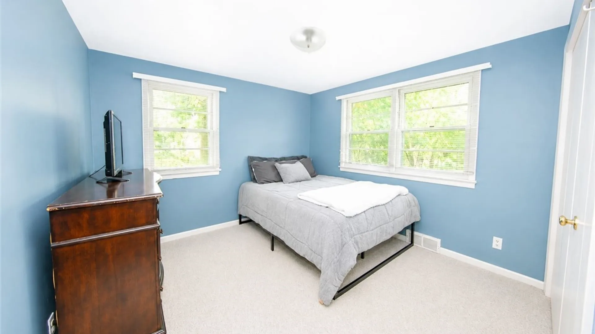 Property at 1330 Meadowbrook Drive, Syracuse, NY 13224 17