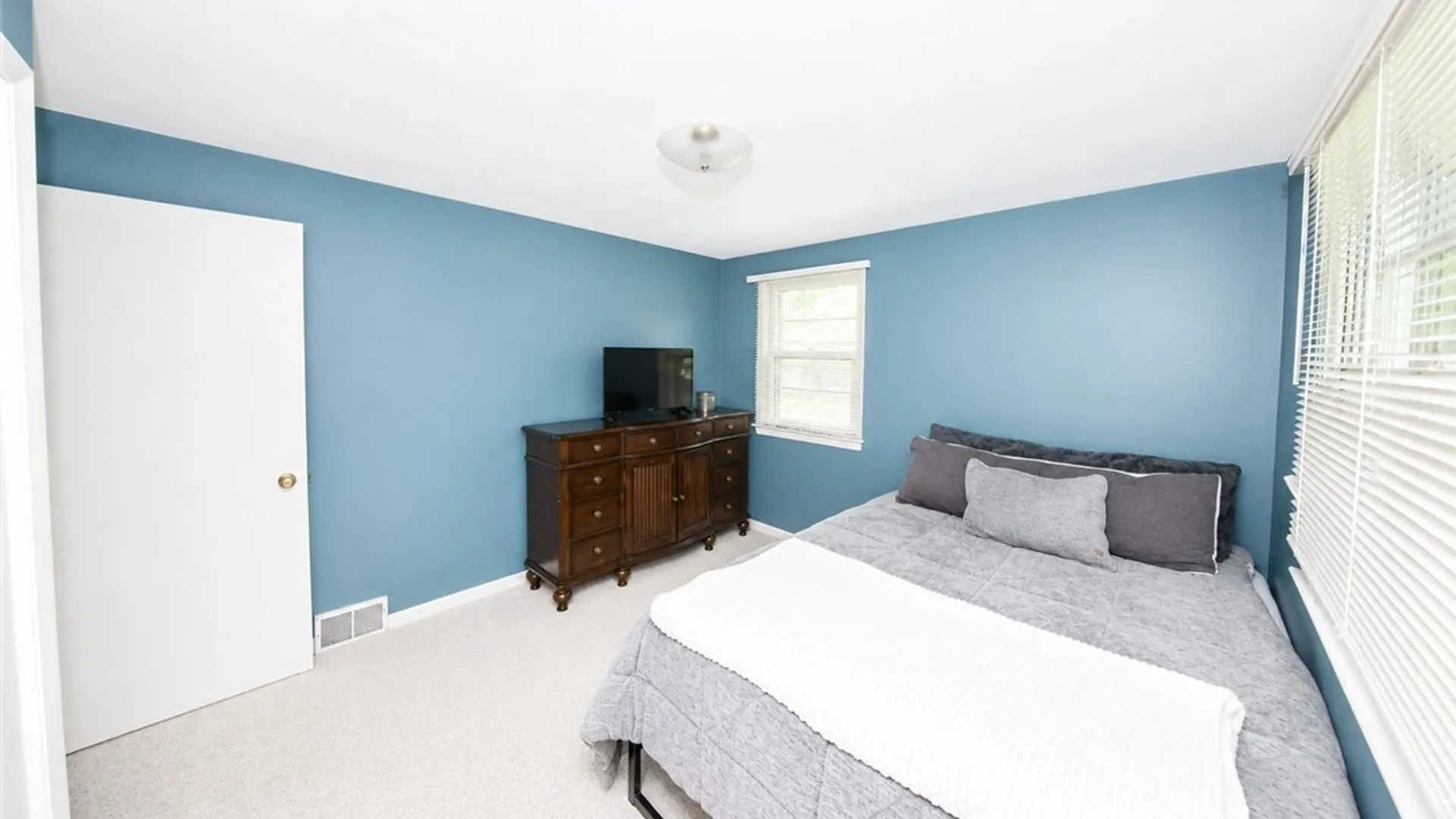 Property at 1330 Meadowbrook Drive, Syracuse, NY 13224 18