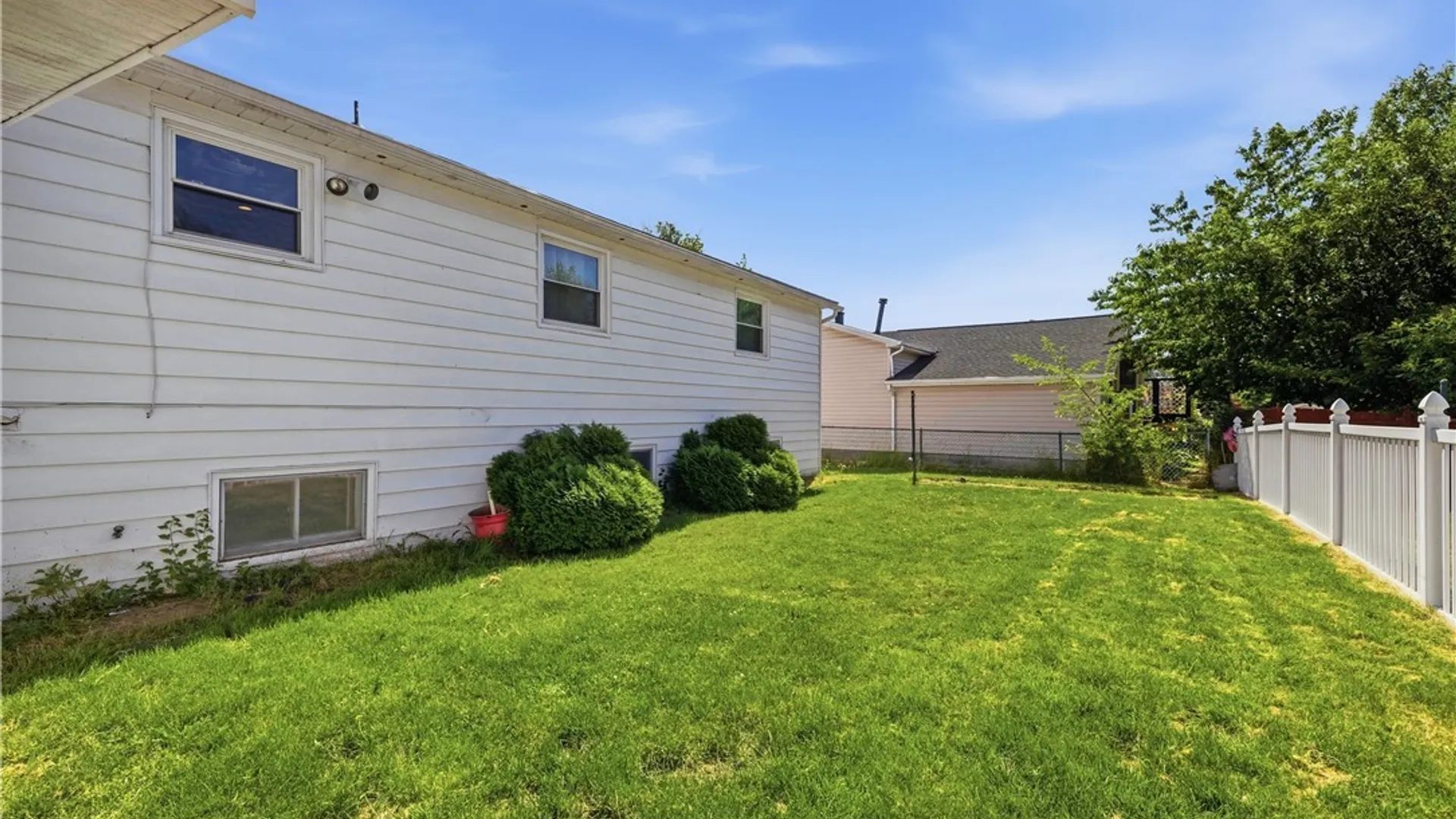 Property at 7416 Greenview Road, Niagara, NY 14304 7
