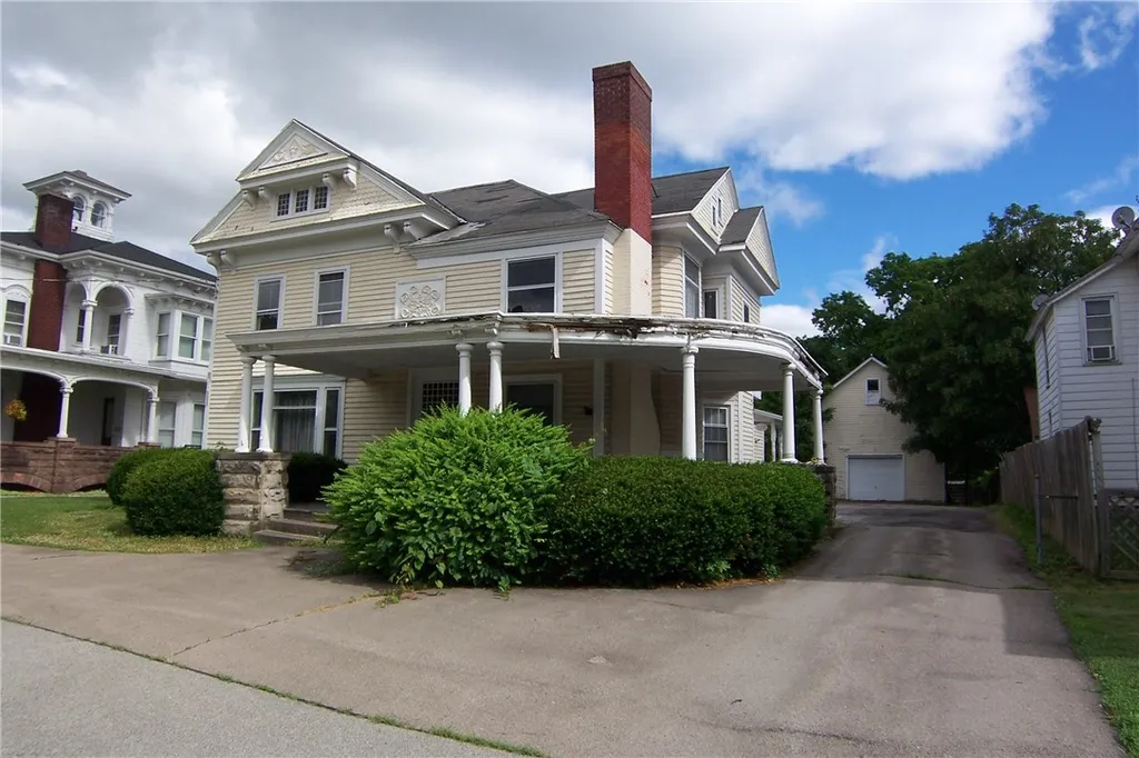 Property at 117 W Main St, Palmyra, NY 14522