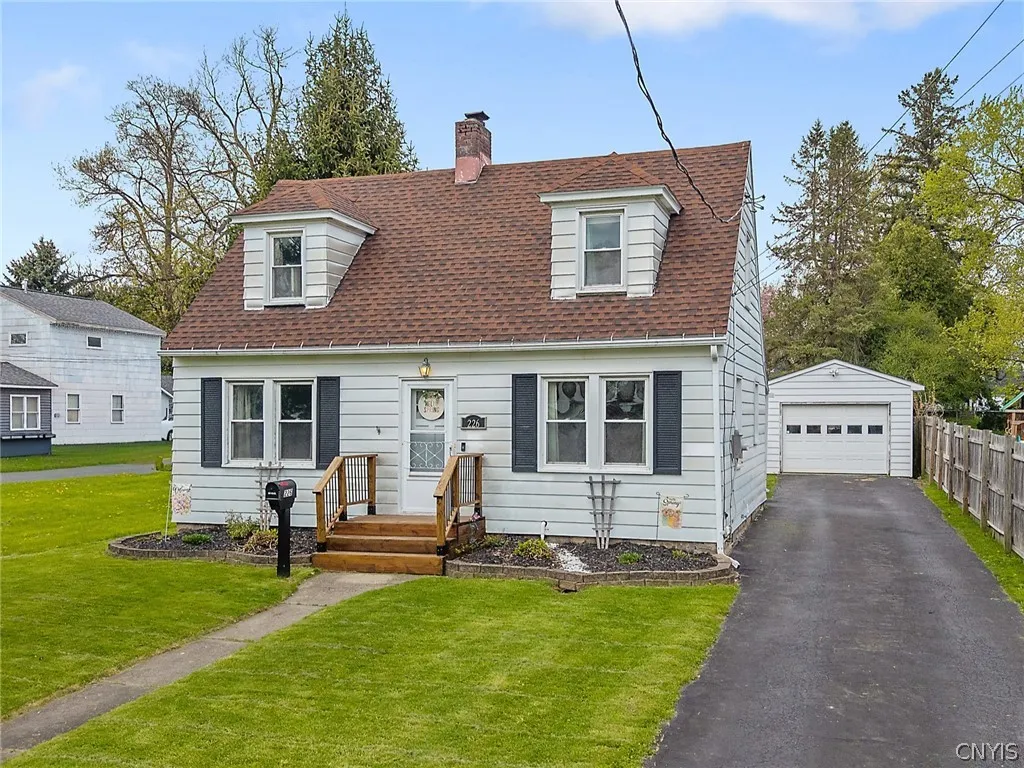 Property at 226 Richfield Boulevard, Salina, NY 13211
