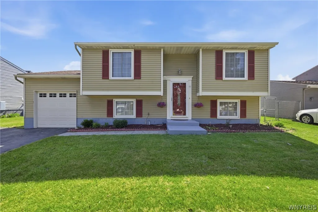 Property at 49 Thornwood Drive, Cheektowaga, NY 14227