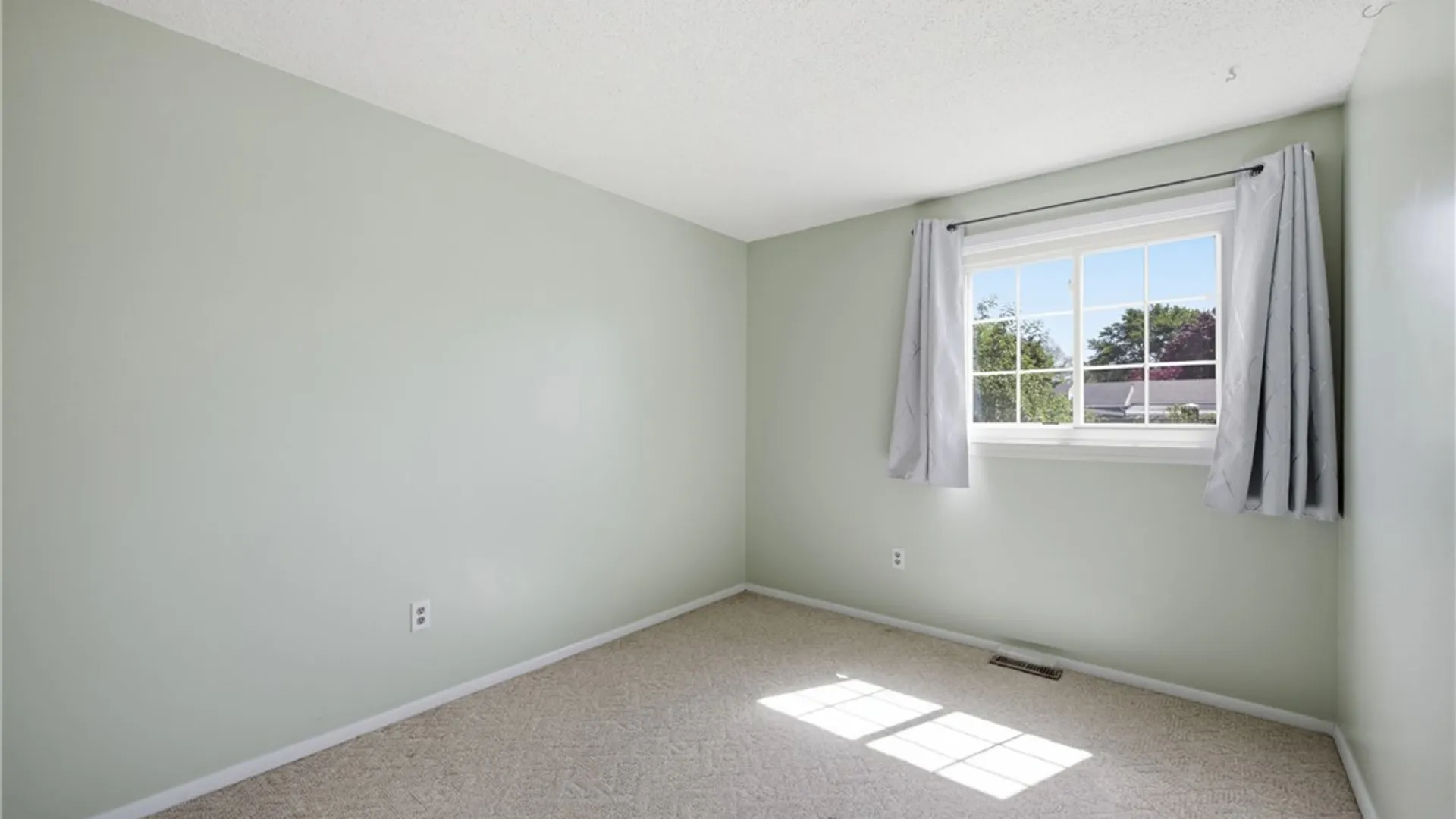Property at 49 Thornwood Drive, Cheektowaga, NY 14227 22