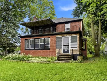 Property at 4245 Highland Parkway, Hamburg, NY 14219
