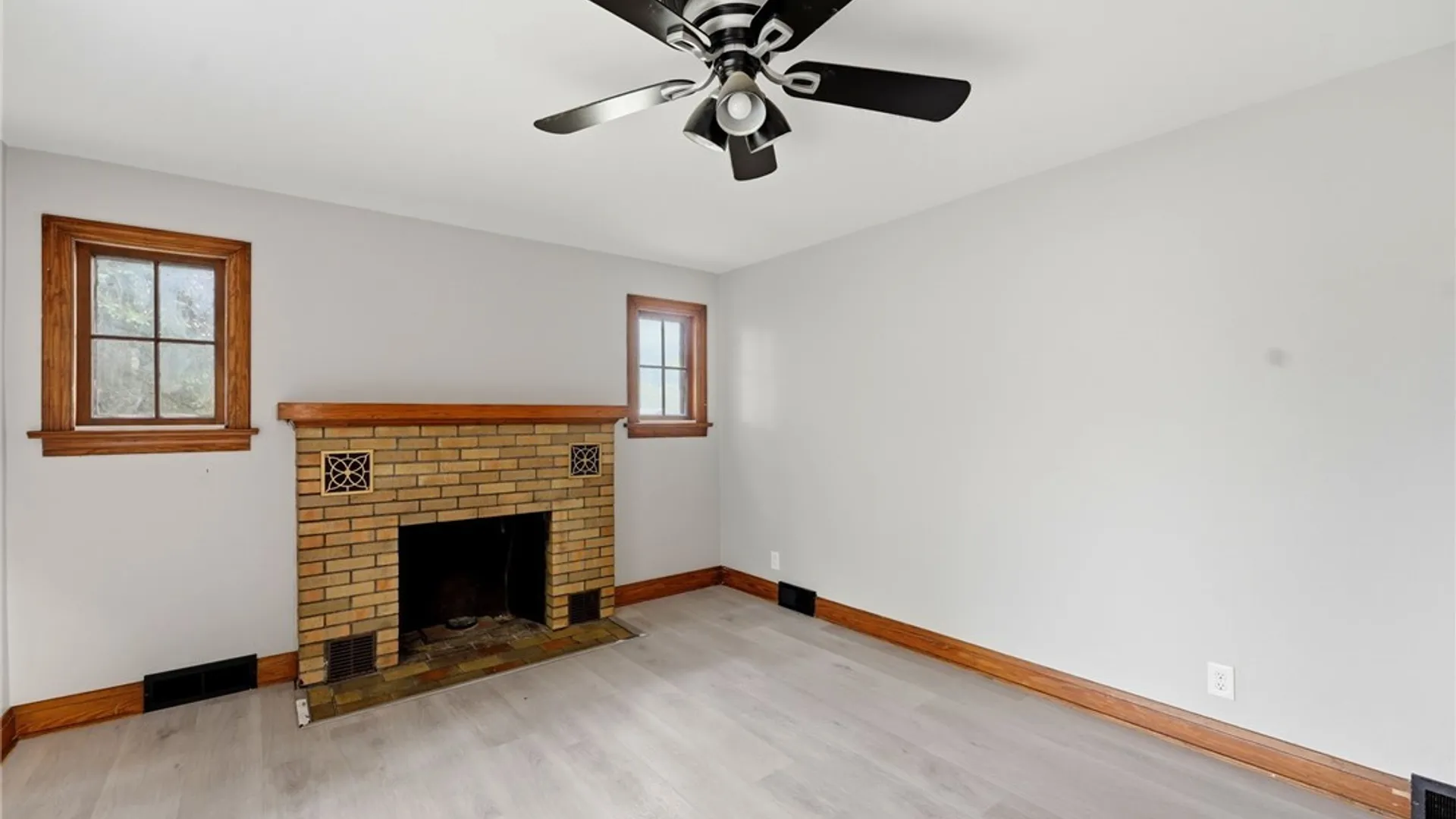 Property at 4245 Highland Parkway, Hamburg, NY 14219 3