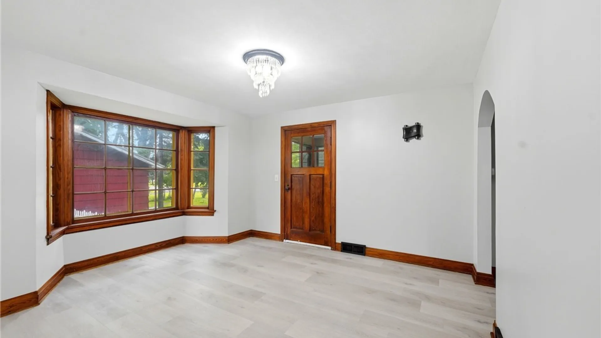 Property at 4245 Highland Parkway, Hamburg, NY 14219 7