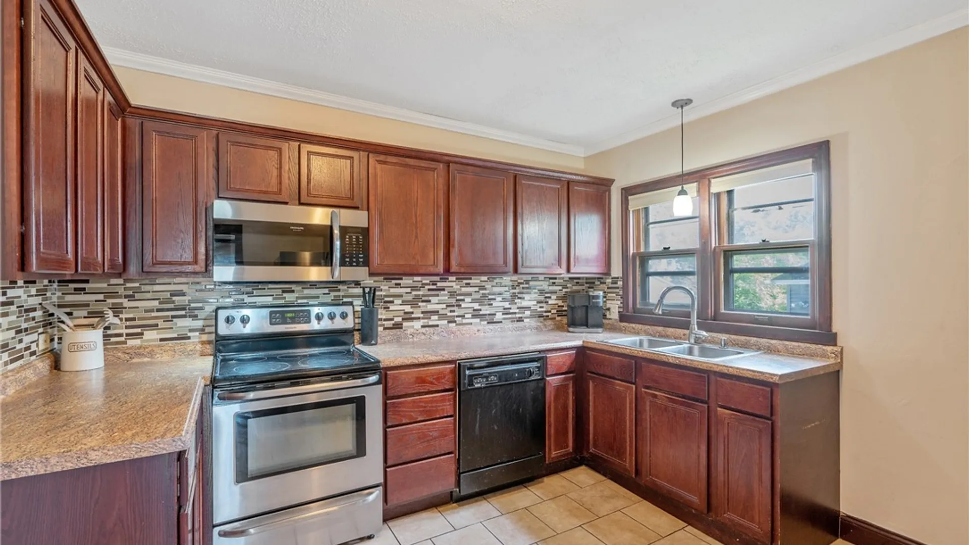 Property at 318 Lionel Avenue, Geddes, NY 13209 16