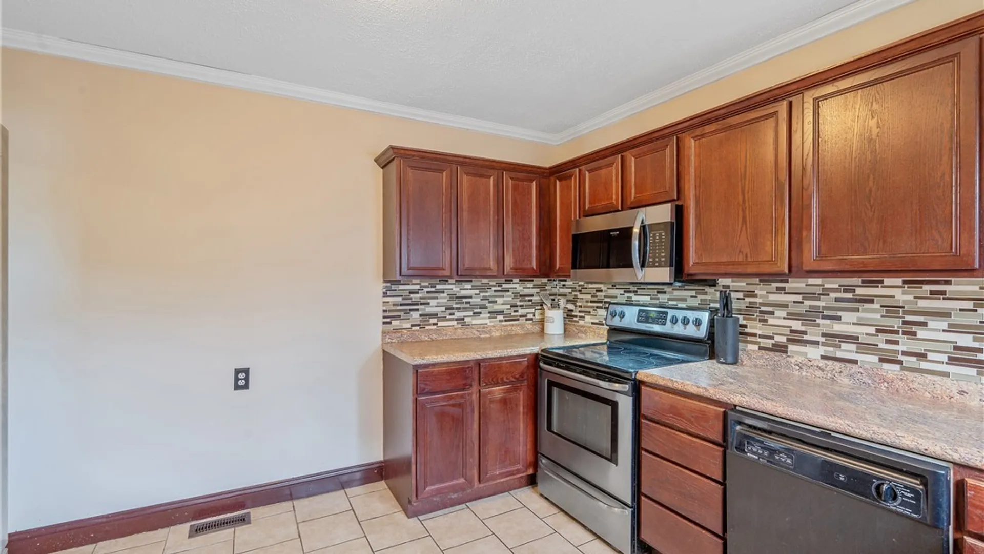 Property at 318 Lionel Avenue, Geddes, NY 13209 17