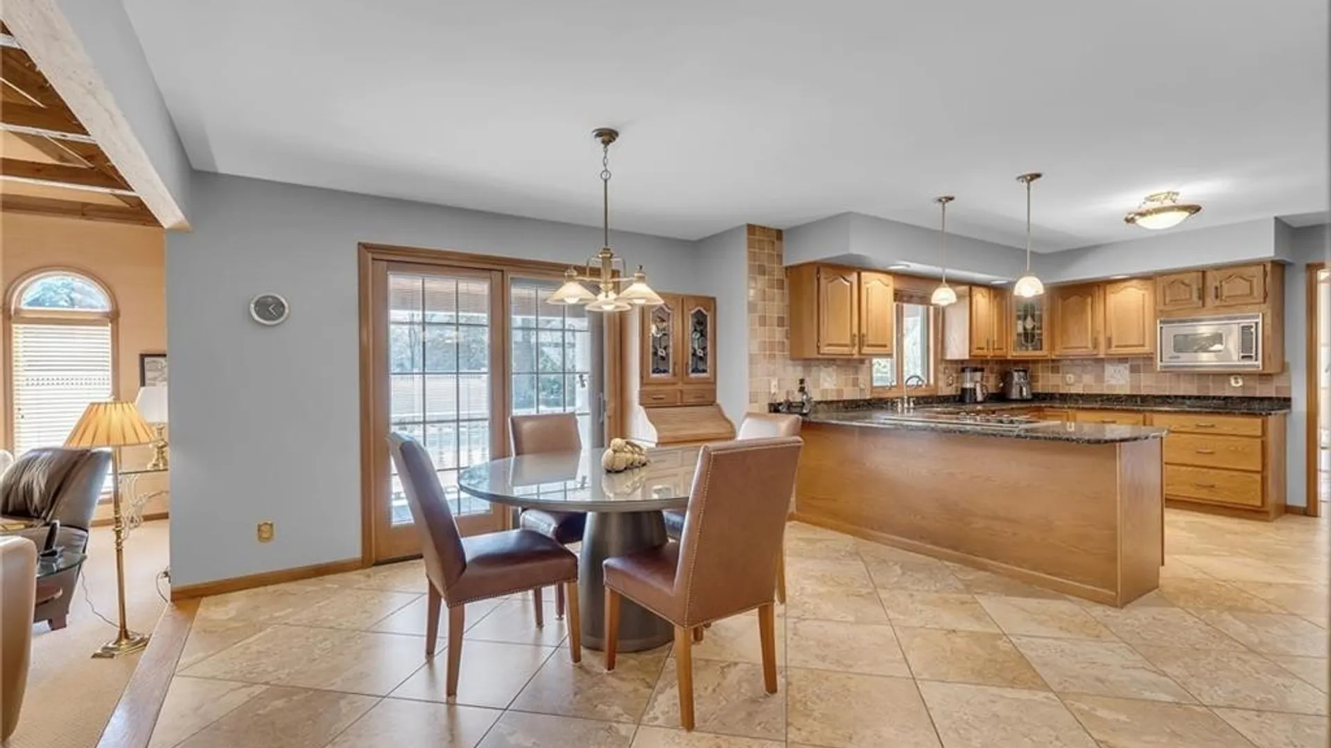 Property at 11 Stratford Court, Amherst, NY 14051 16