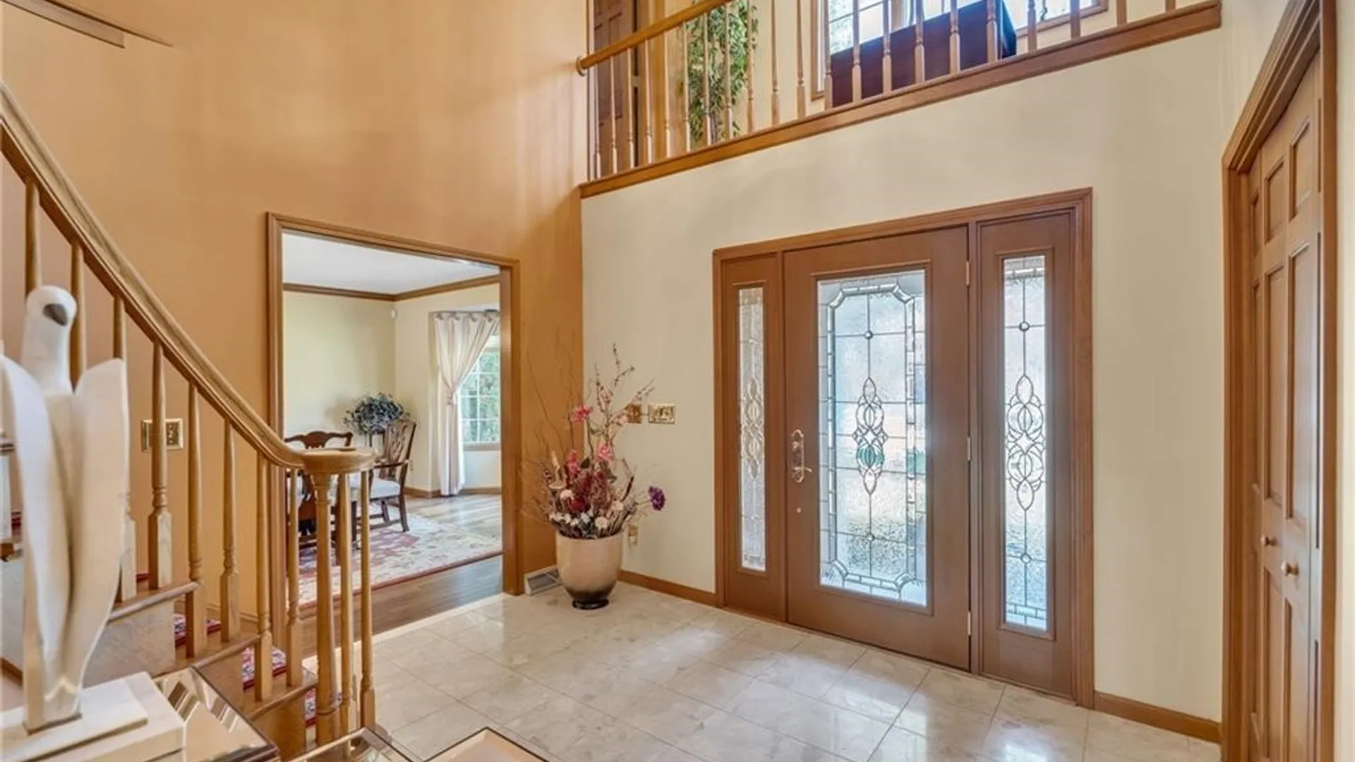Property at 11 Stratford Court, Amherst, NY 14051 4