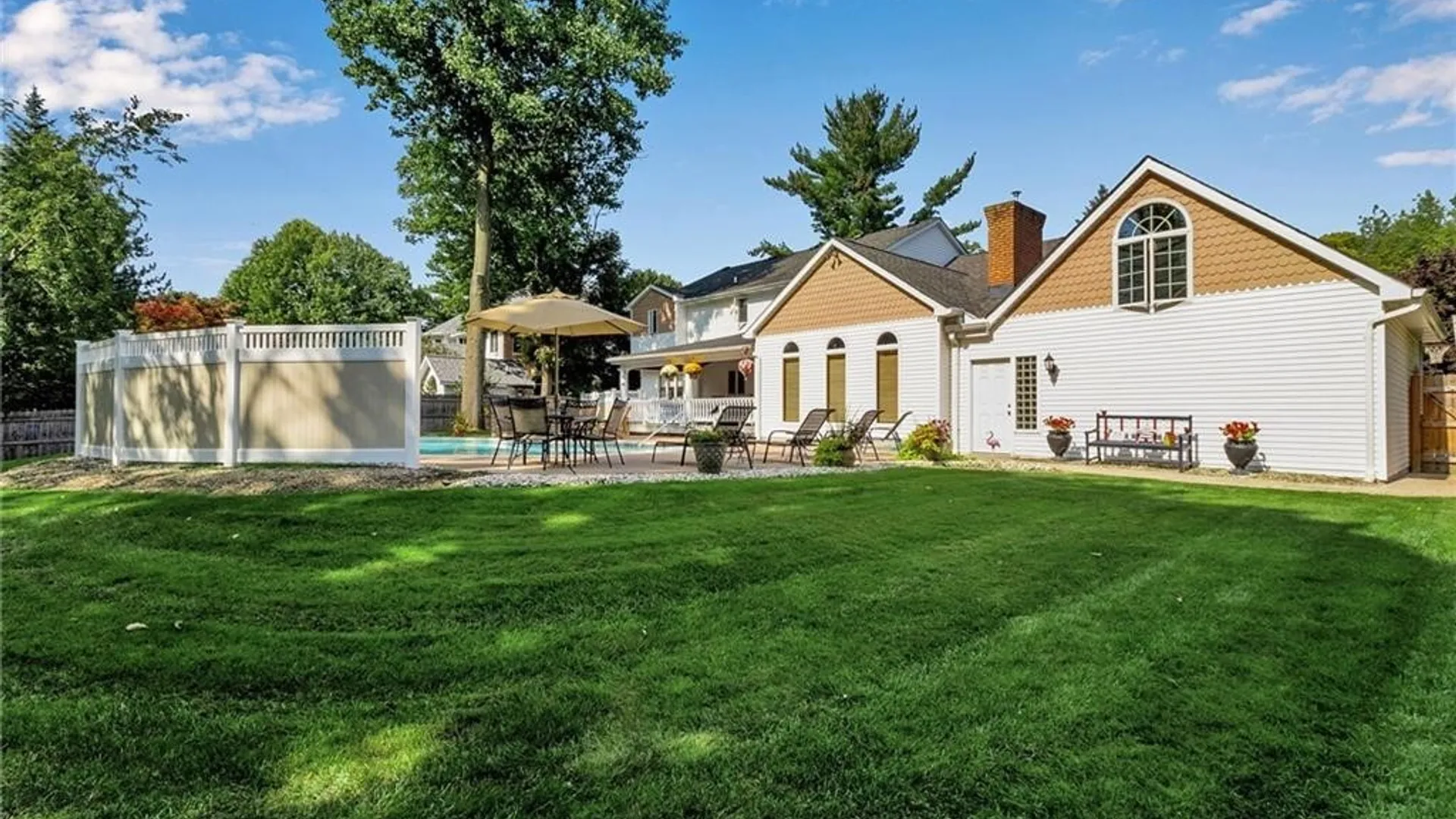 Property at 11 Stratford Court, Amherst, NY 14051 41