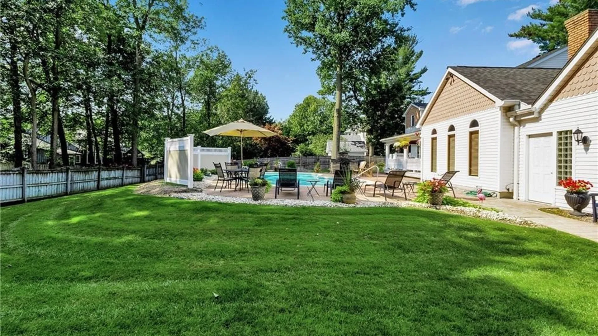 Property at 11 Stratford Court, Amherst, NY 14051 43