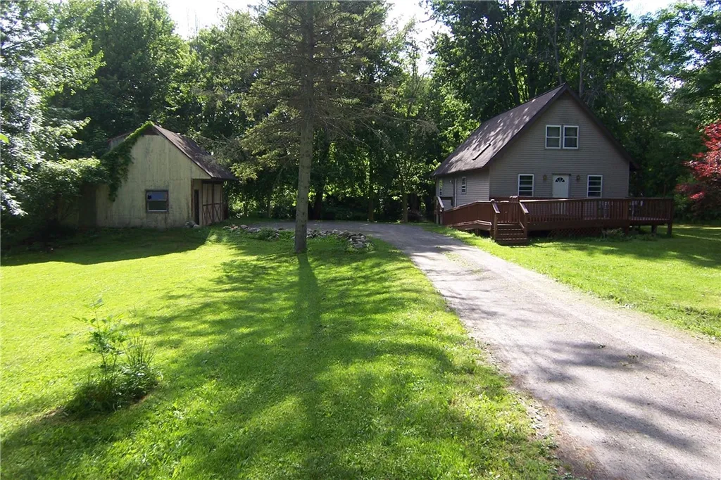 Property at 2579 Daansen Rd, Palmyra, NY 14522
