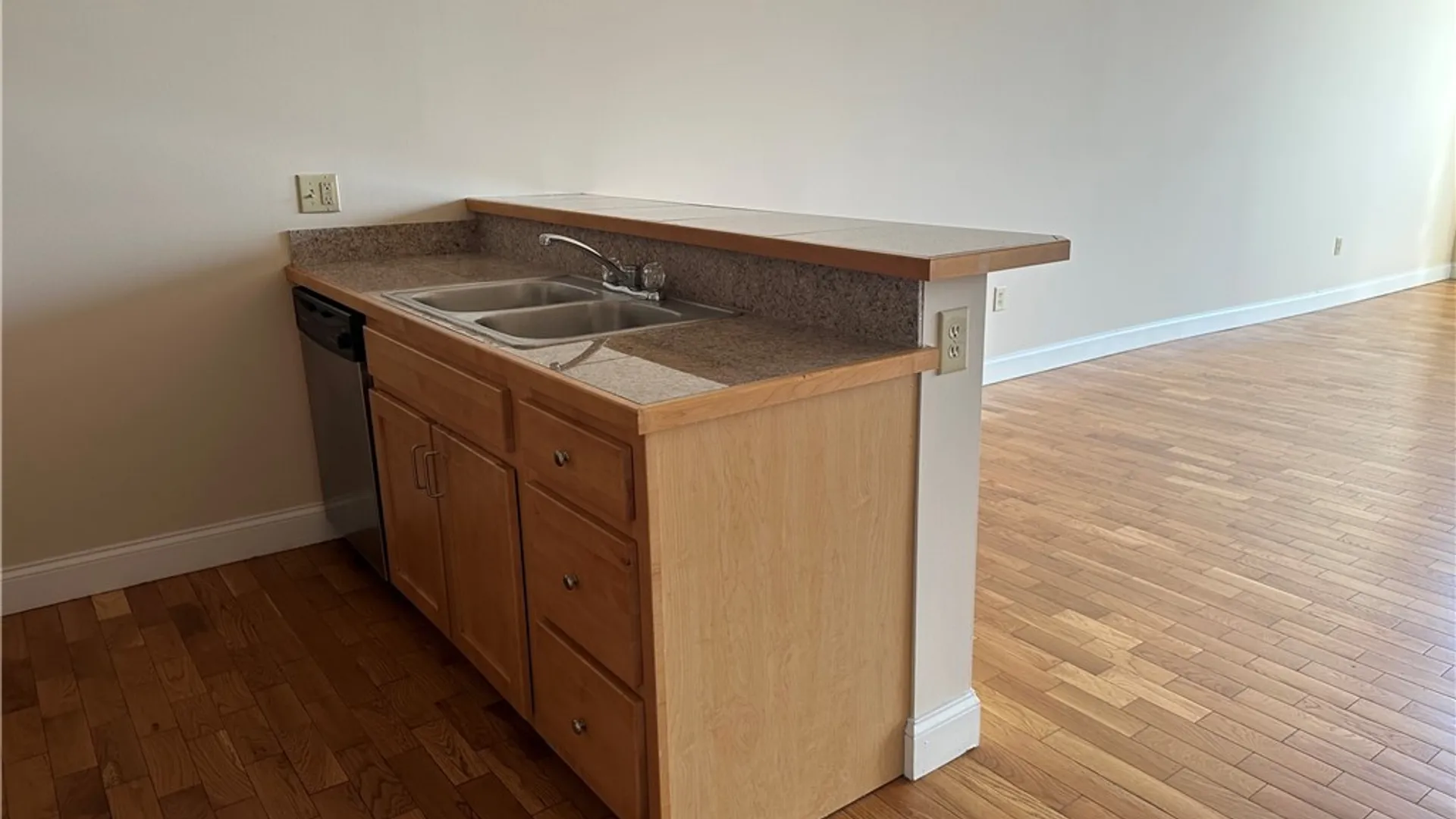 Property at 466 N Salina Street, Syracuse, NY 13203 5