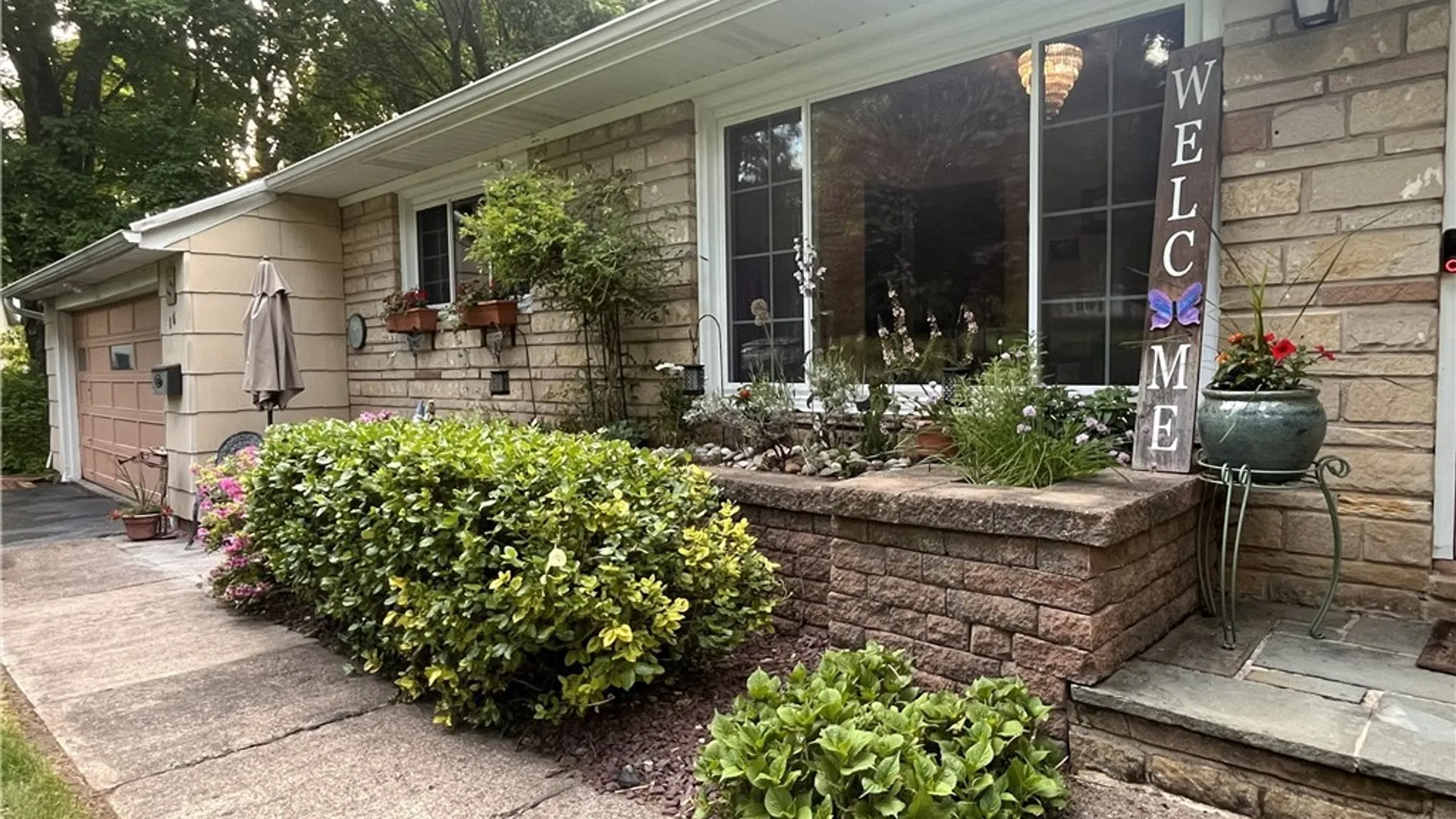 Property at 16 Parker Drive, Pittsford, NY 14534 4