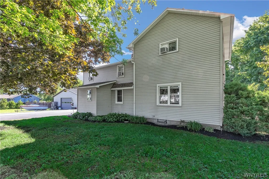 Property at 4877 Royalton Center Rd, Royalton, NY 14067