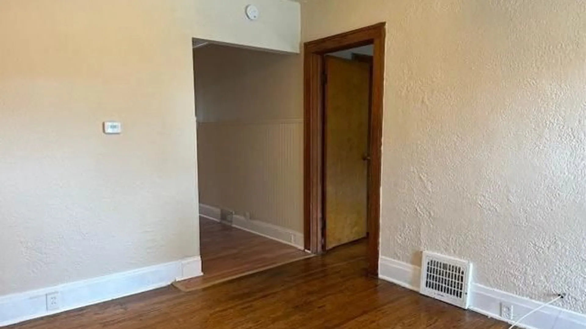 Property at 2409 Woodlawn Avenue, Niagara Falls, NY 14301 6