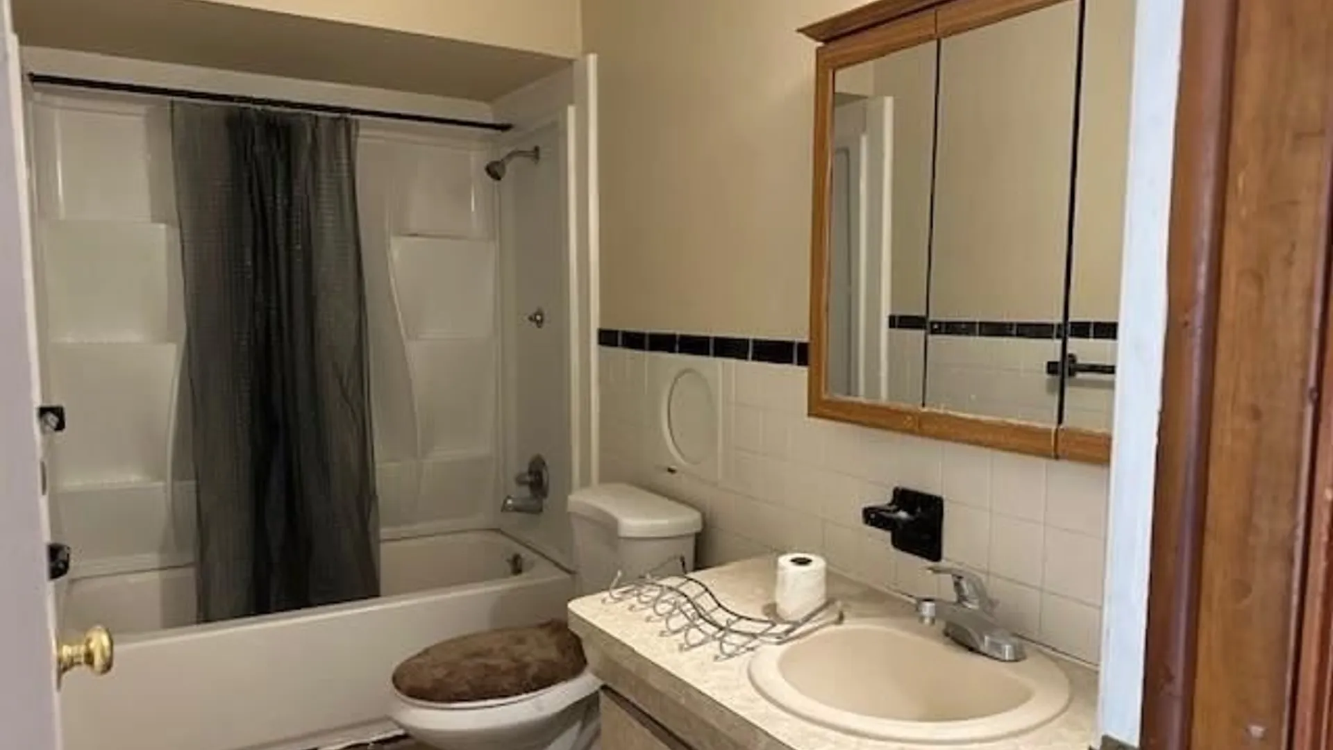 Property at 2409 Woodlawn Avenue, Niagara Falls, NY 14301 10
