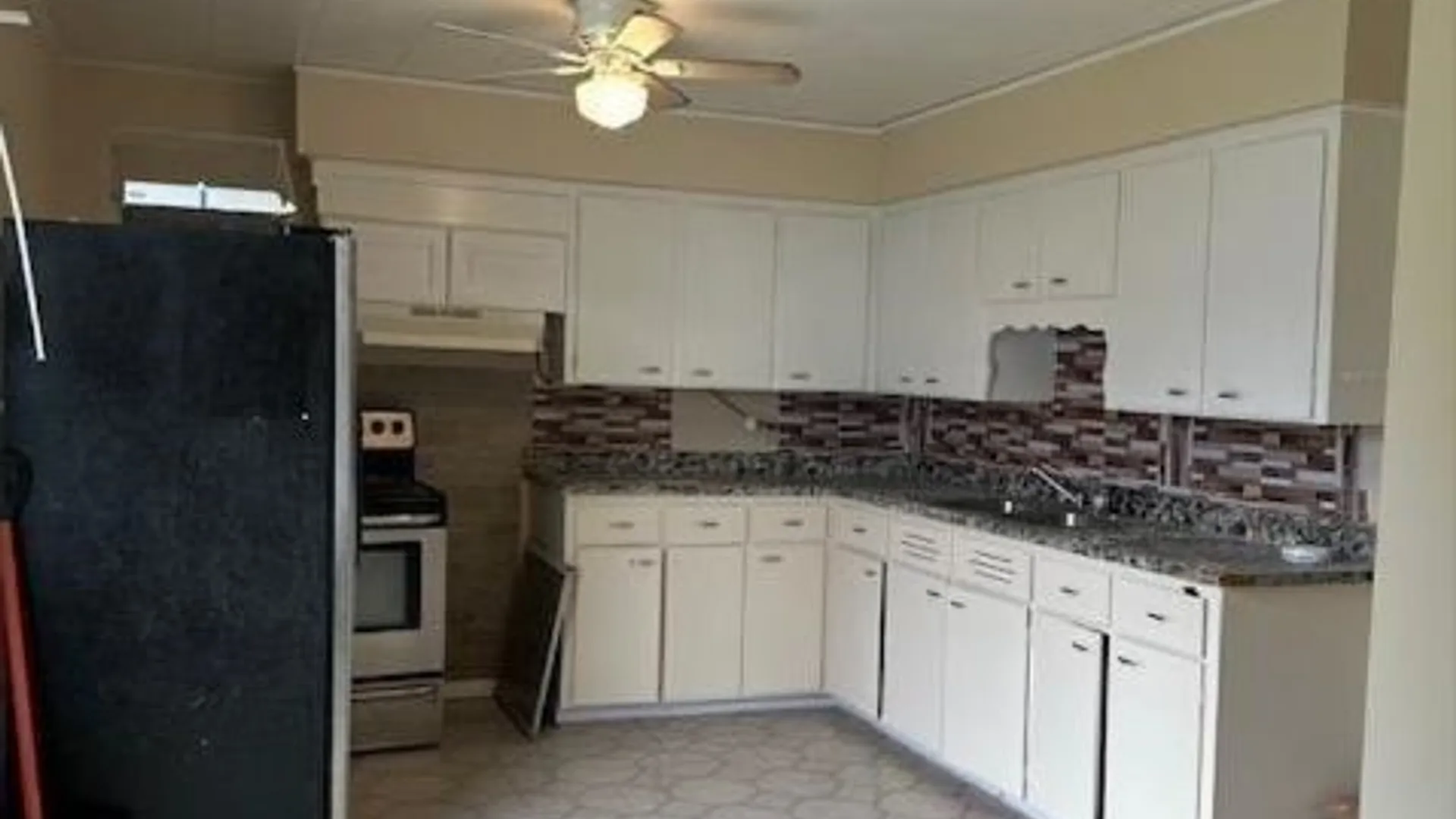 Property at 2409 Woodlawn Avenue, Niagara Falls, NY 14301 4