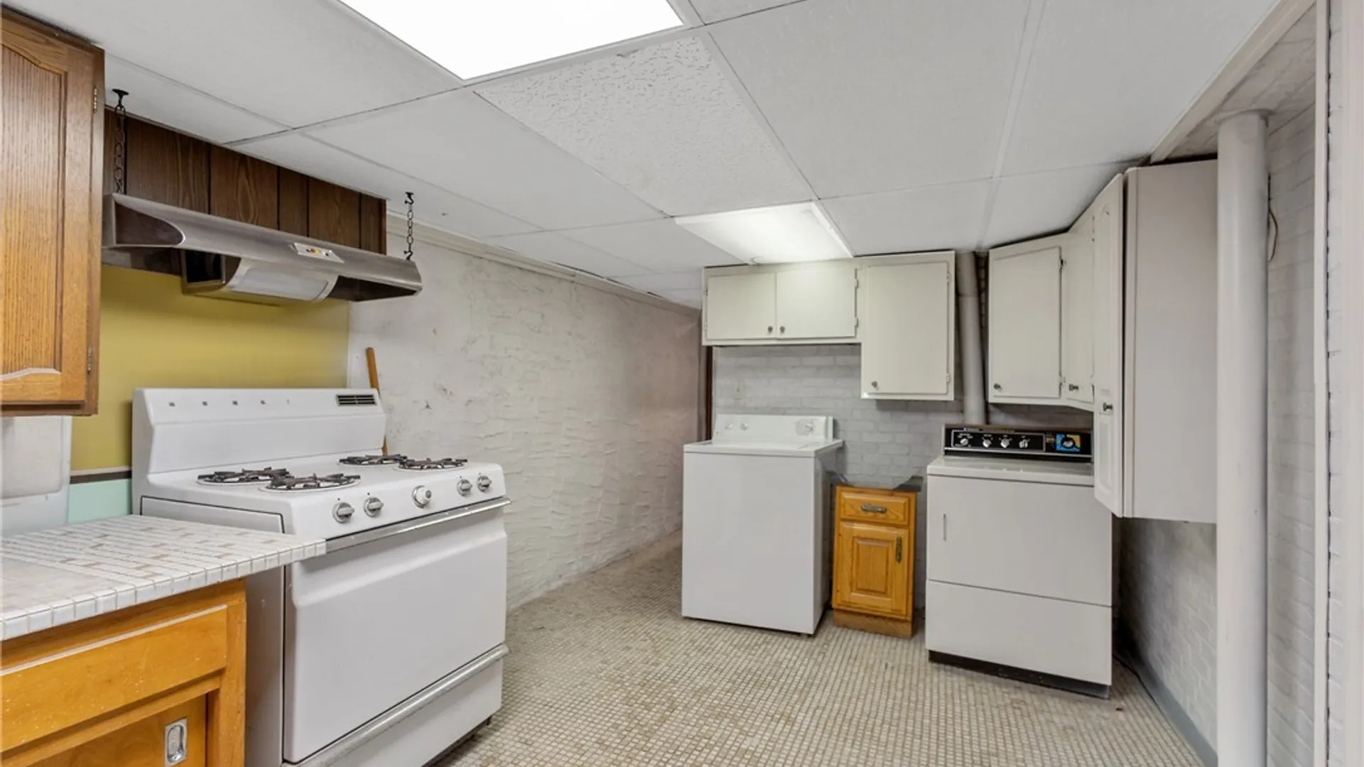 Property at 112 Winthrop Road, Syracuse, NY 13206 34