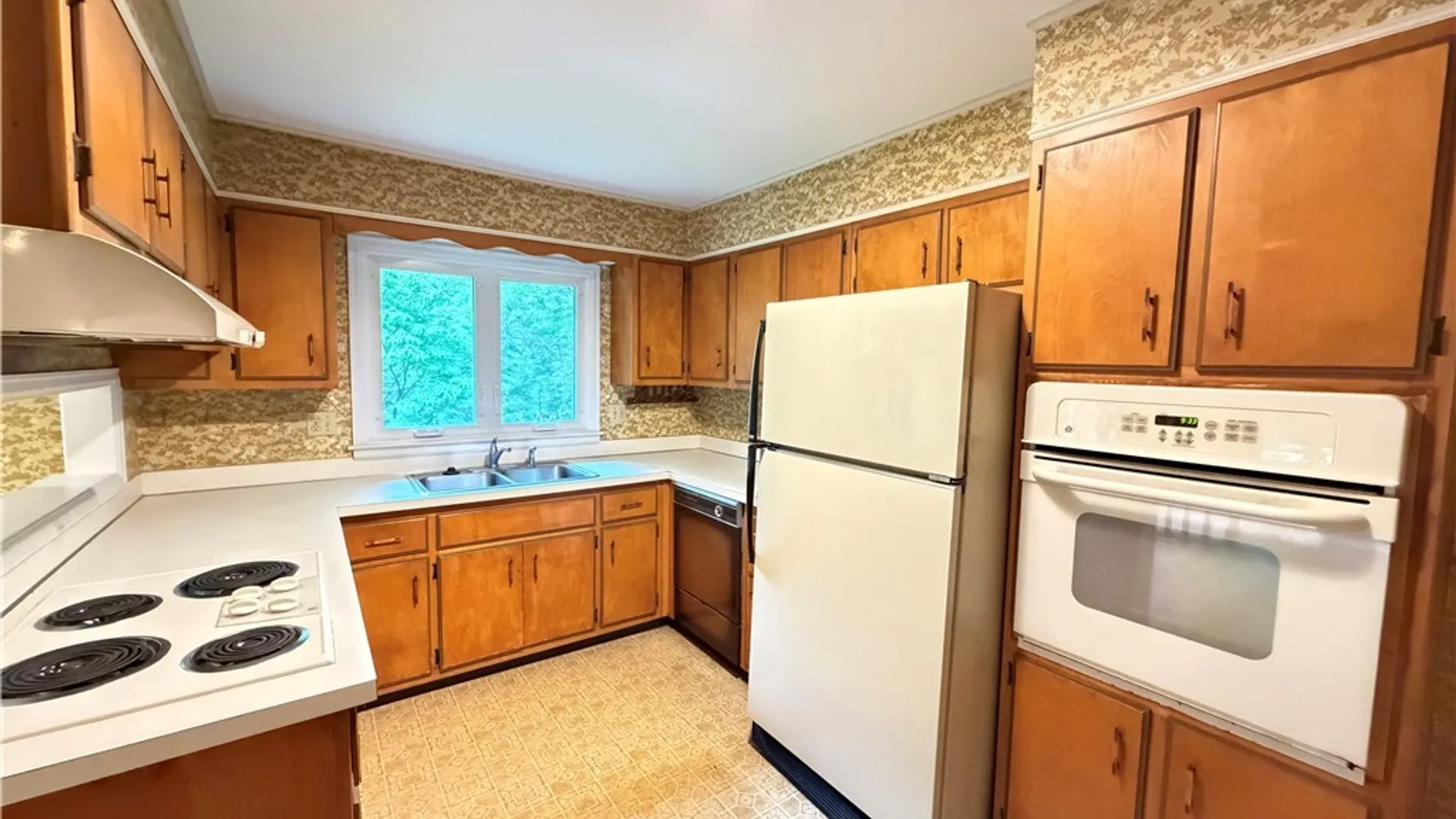 Property at 7447 Armstrong Road, Manlius, NY 13104 10