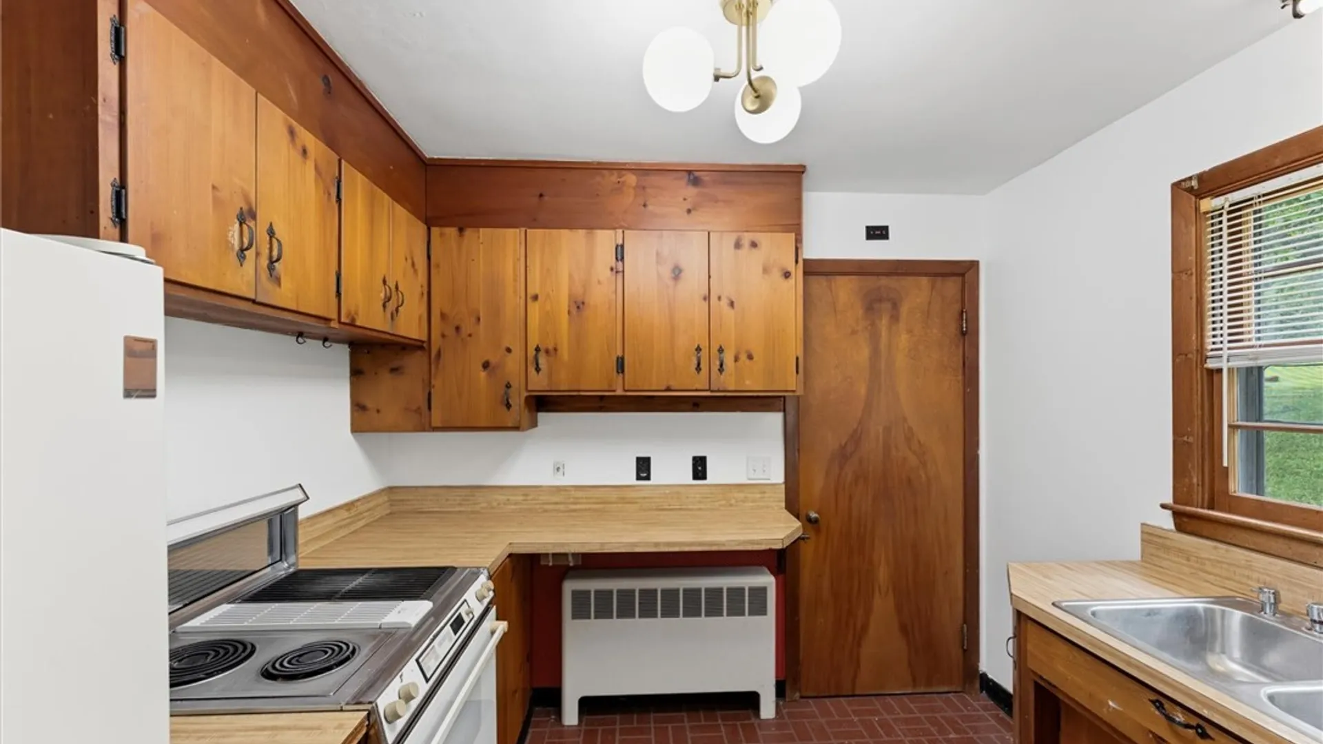 Property at 10 S Ten Eyck Avenue, Cazenovia, NY 13035 9