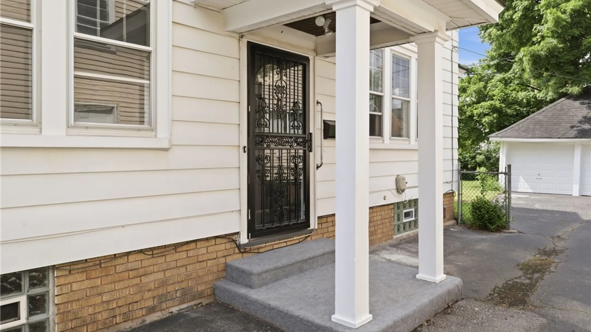 Property at 112 Roxborough Road, Rochester, NY 14619 4