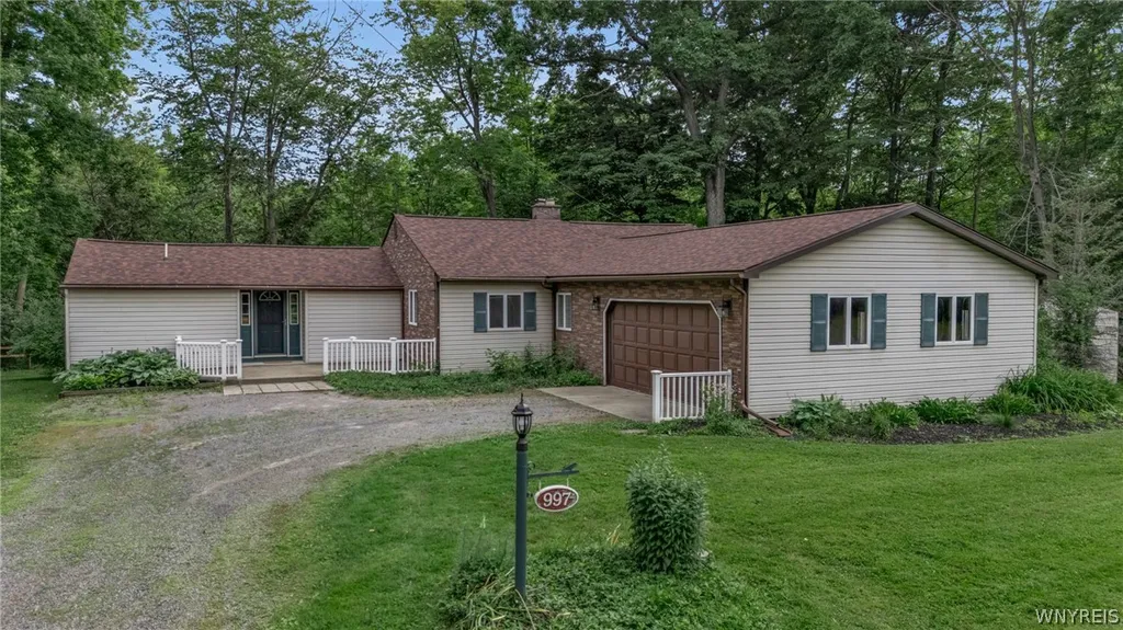 Property at 997 Sweet Road, Aurora, NY 14052