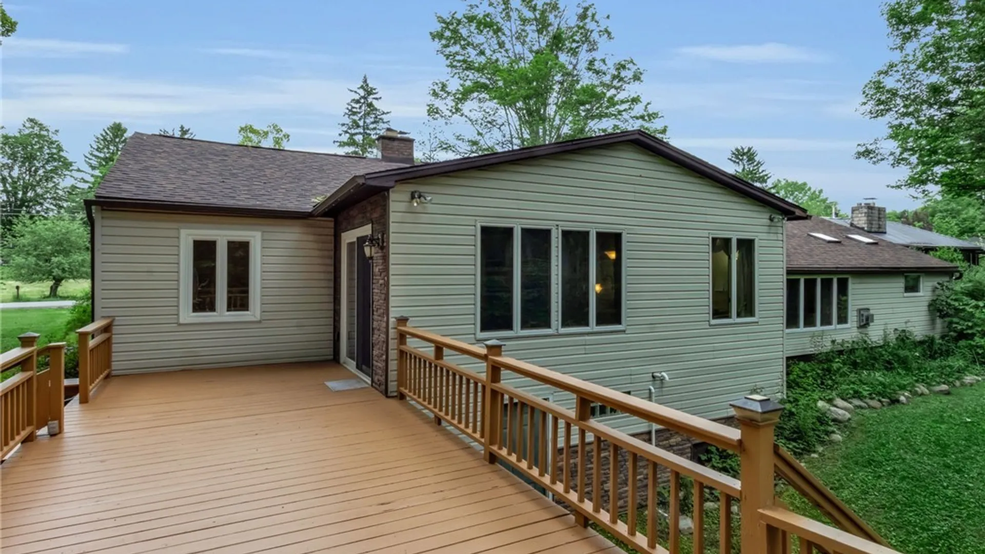 Property at 997 Sweet Road, Aurora, NY 14052 17