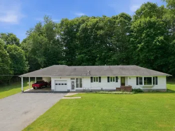 Property at 21 Brookside Avenue, Minetto, NY 13115