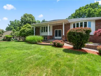 Property at 279 Parkview Dr, Penfield, NY 14625