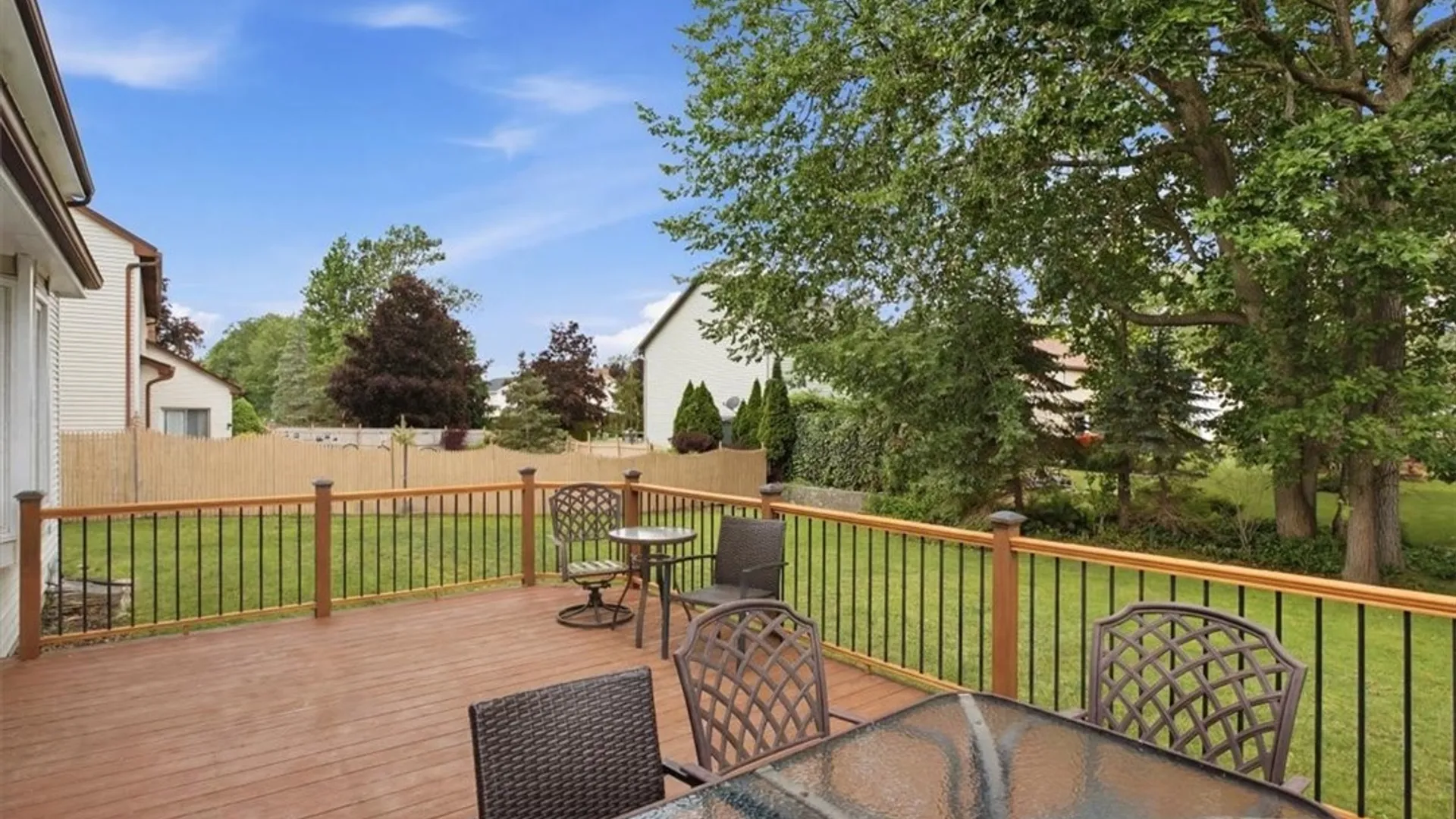 Property at 110 Londonderry Lane, Amherst, NY 14068 29