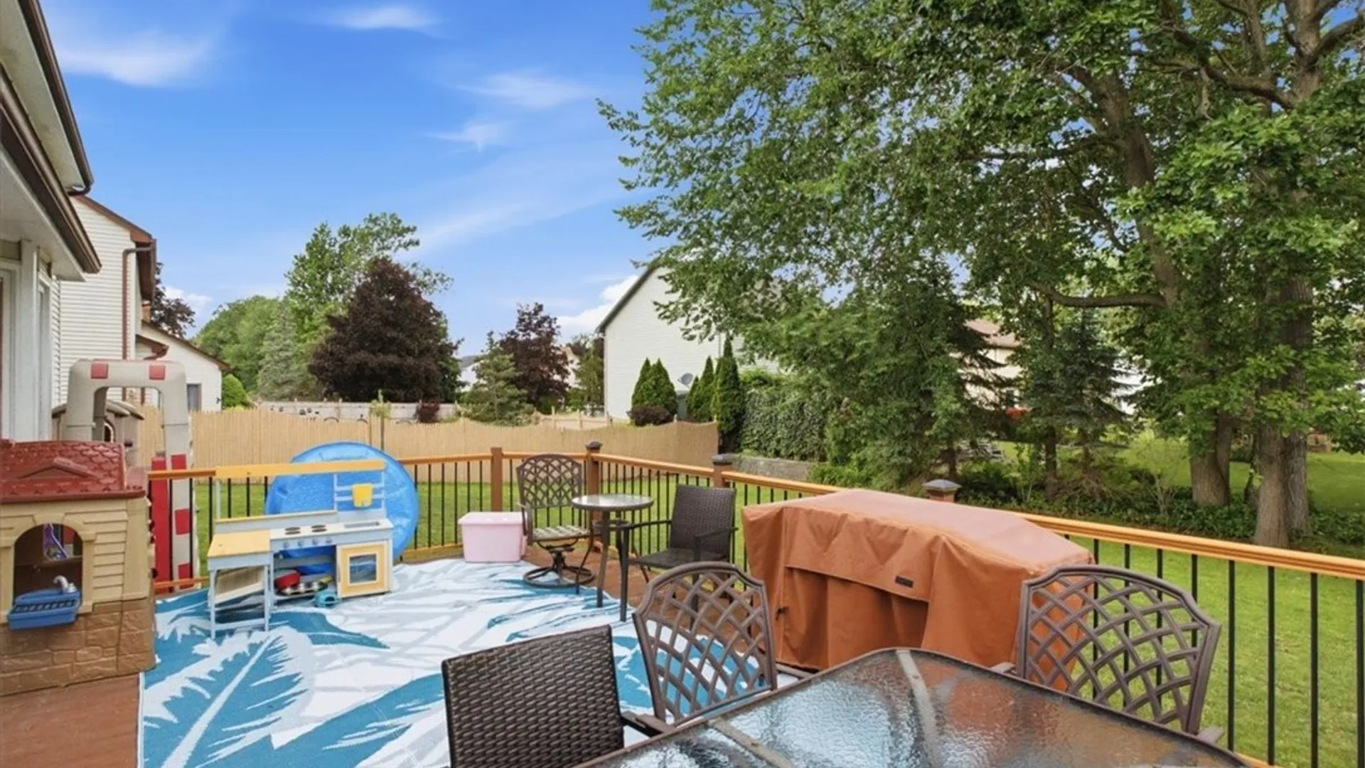 Property at 110 Londonderry Lane, Amherst, NY 14068 30