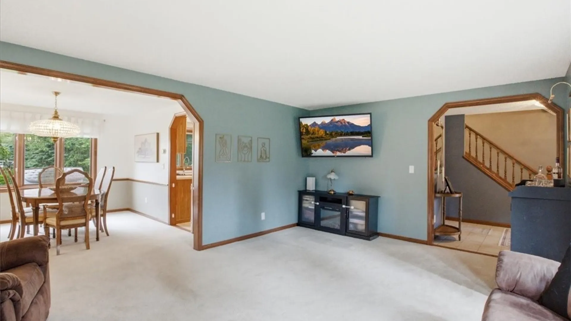 Property at 110 Londonderry Lane, Amherst, NY 14068 5
