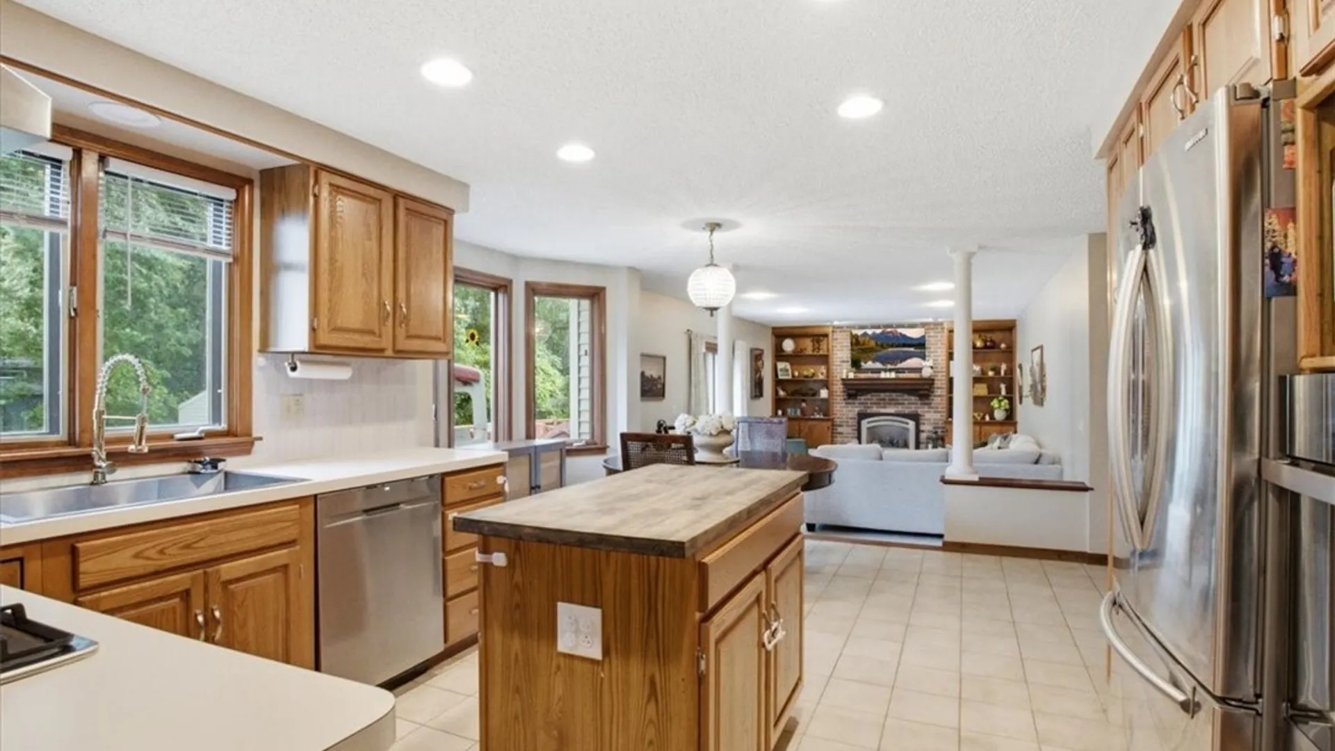 Property at 110 Londonderry Lane, Amherst, NY 14068 8