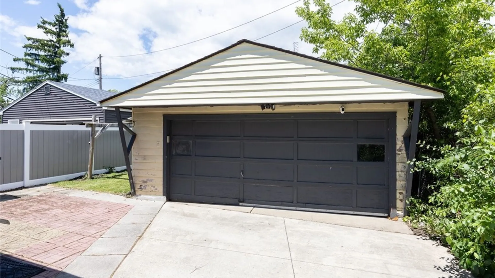Property at 106 Aspinwood Place, Tonawanda, NY 14223 15