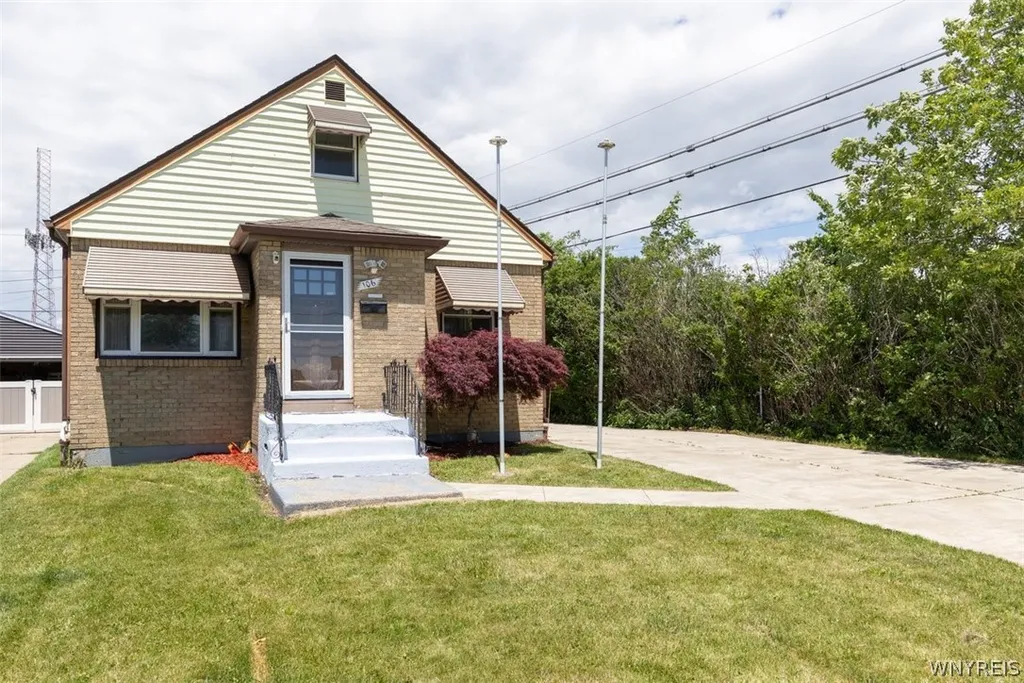 Property at 106 Aspinwood Place, Tonawanda, NY 14223