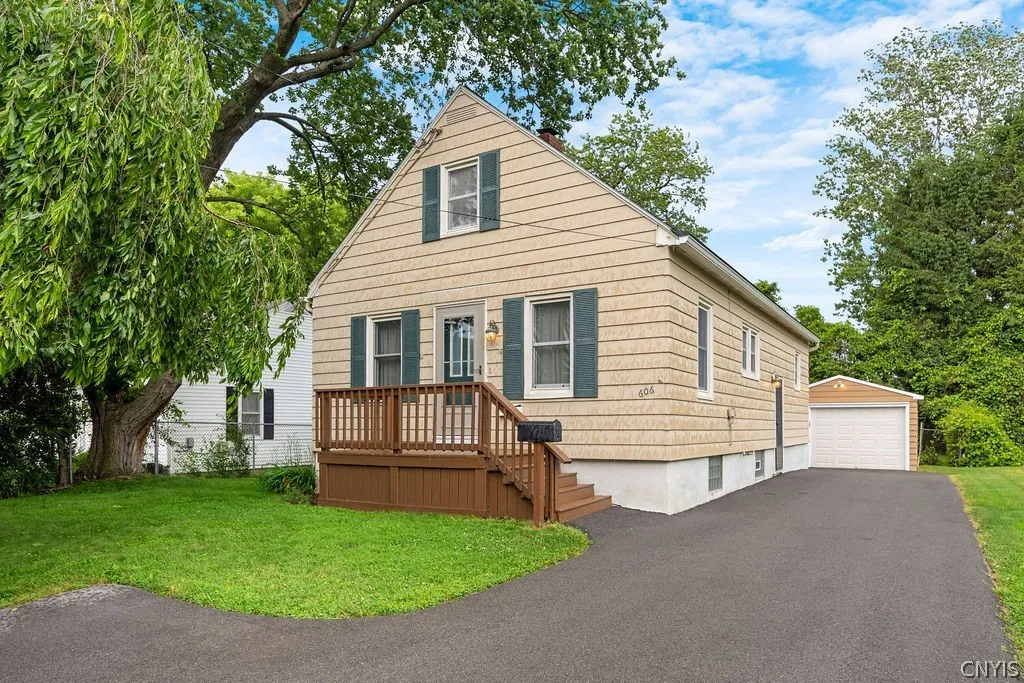 Property at 606 Boston Road, Salina, NY 13211