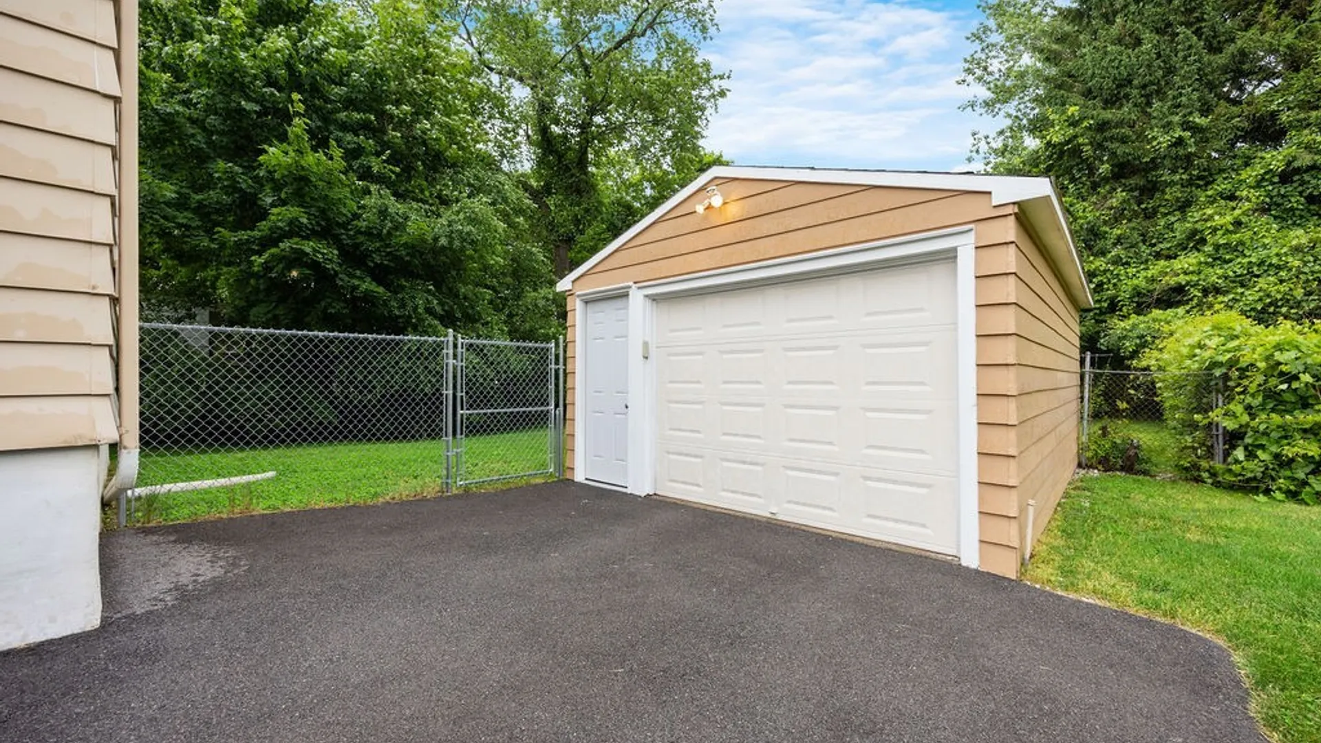 Property at 606 Boston Road, Salina, NY 13211 24