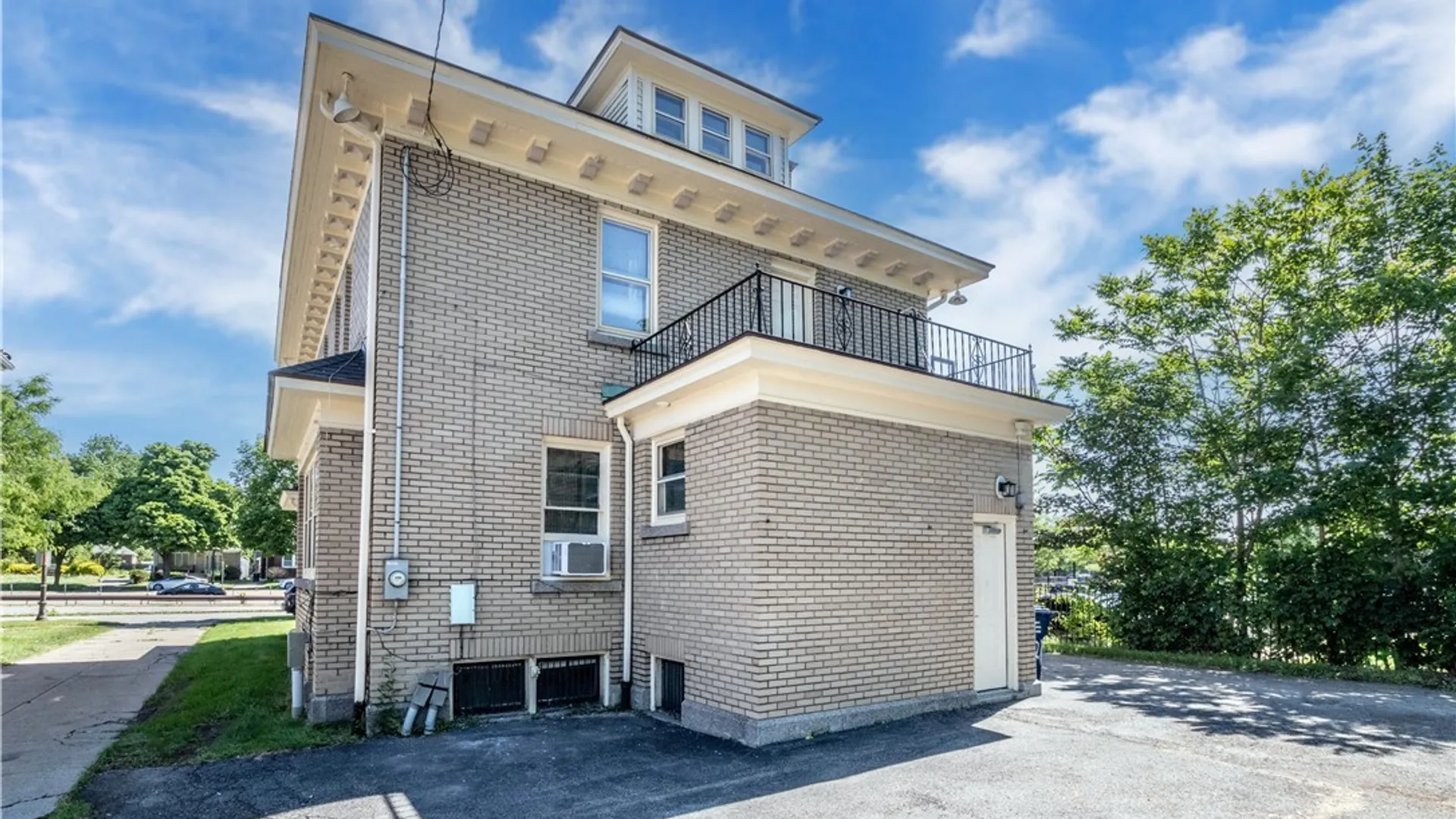 Property at 121 W Humboldt Parkway, Buffalo, NY 14214 31