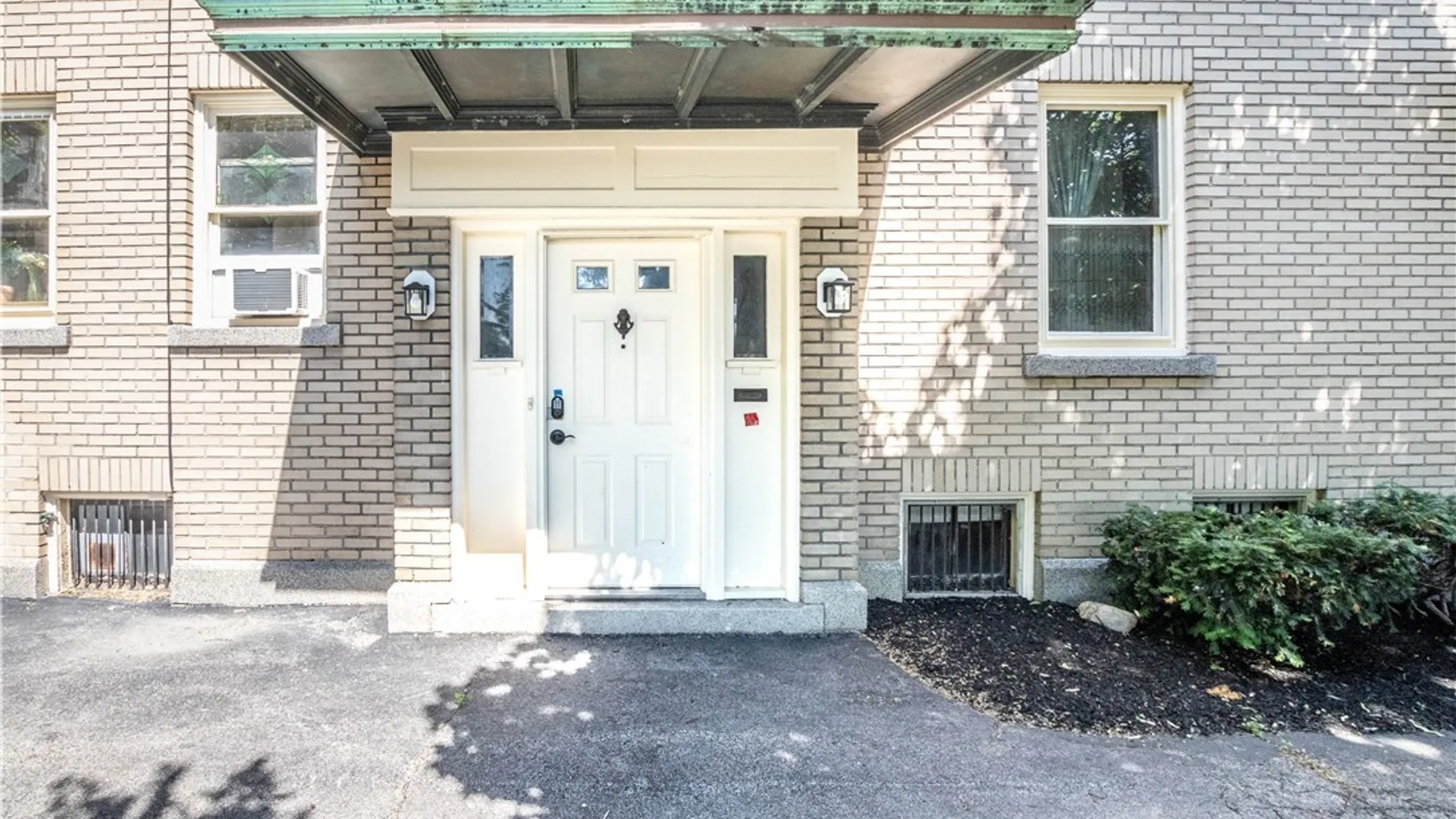 Property at 121 W Humboldt Parkway, Buffalo, NY 14214 3