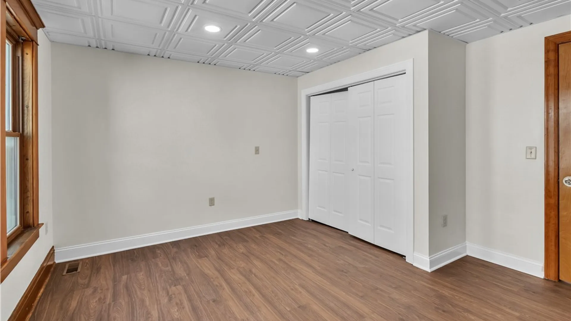 Property at 117 W Humboldt Parkway, Buffalo, NY 14214 9