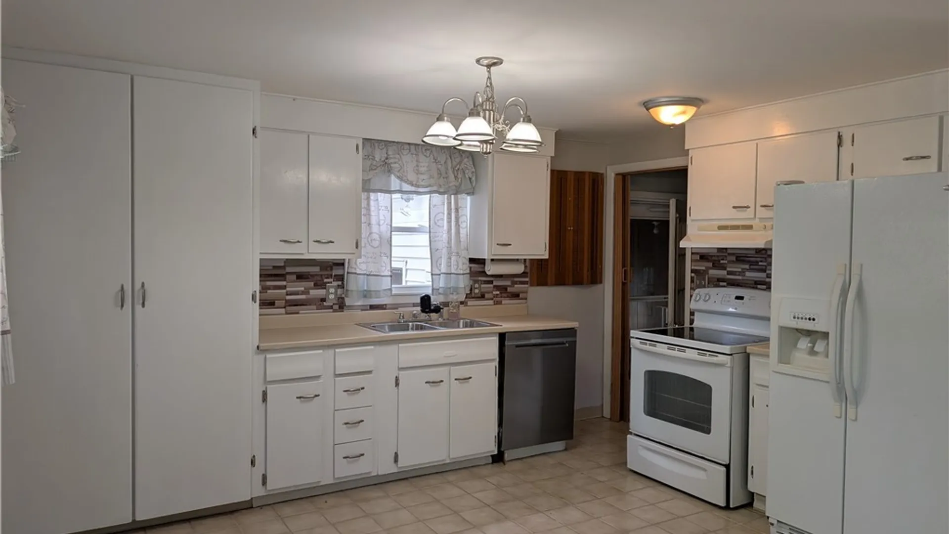 Property at 112 Pinewood Drive, Clay, NY 13090 9