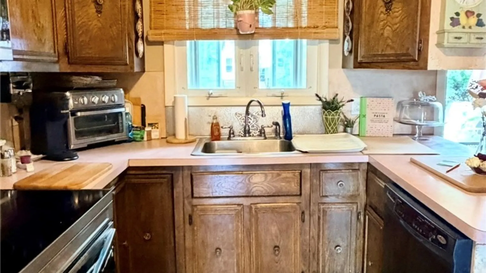 Property at 606 Berwick Road, Salina, NY 13208 17