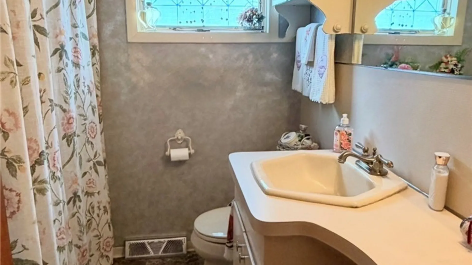 Property at 606 Berwick Road, Salina, NY 13208 23