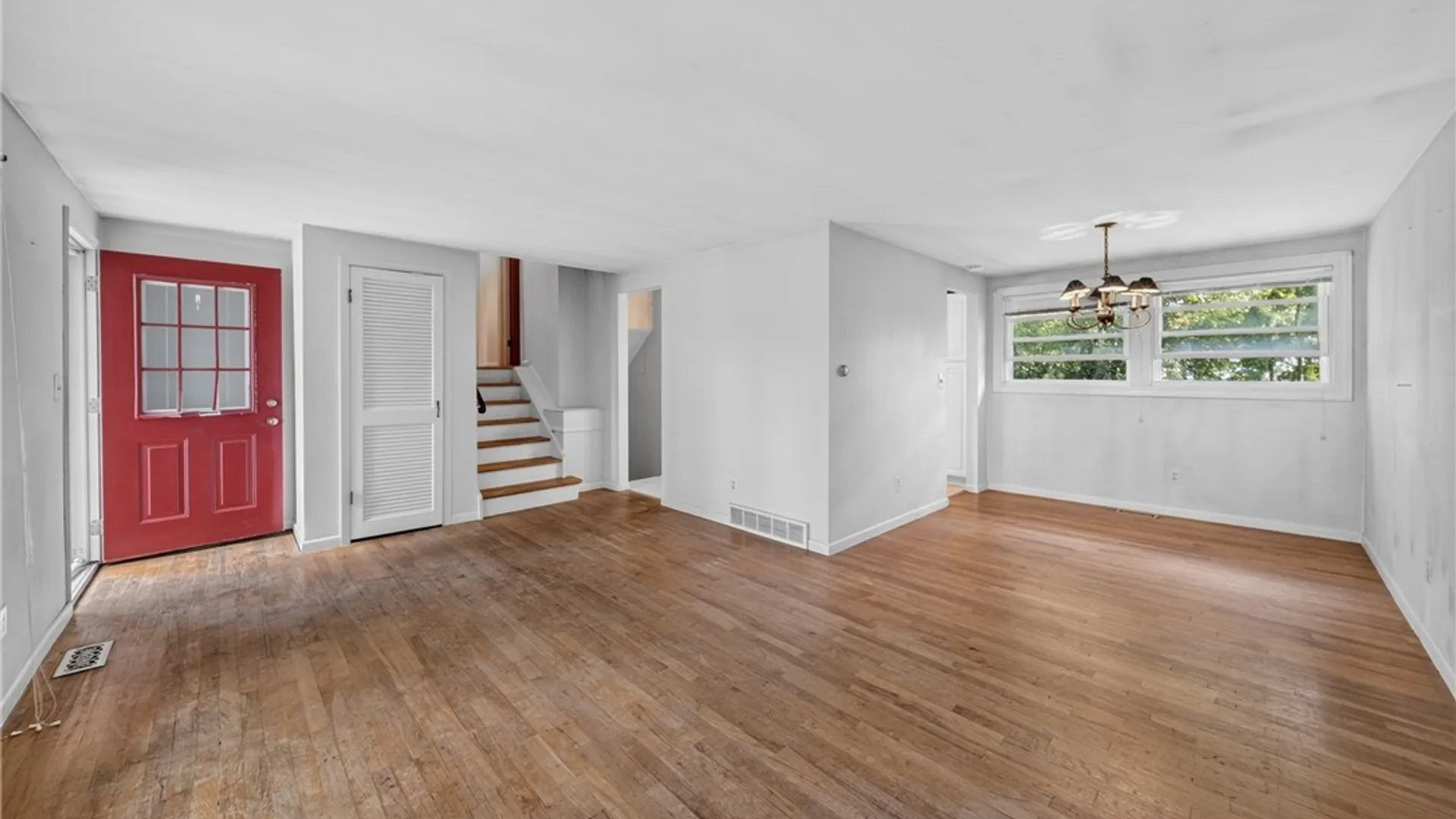 Property at 21 Limetree Lane, Clay, NY 13090 8
