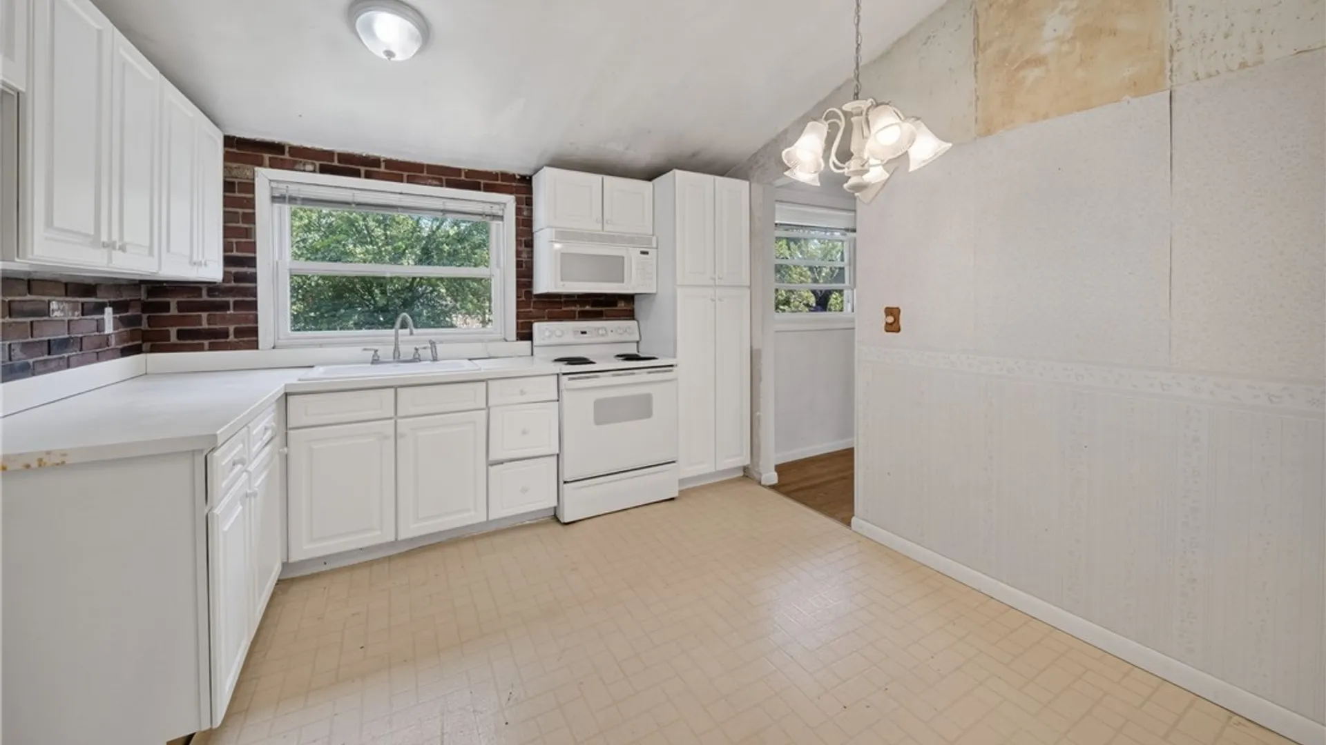 Property at 21 Limetree Lane, Clay, NY 13090 12